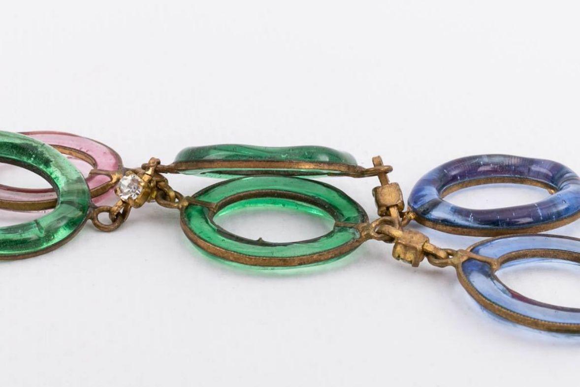 Antike Halskette aus vergoldetem Metall mit Ringen aus Glaspaste im Angebot 5