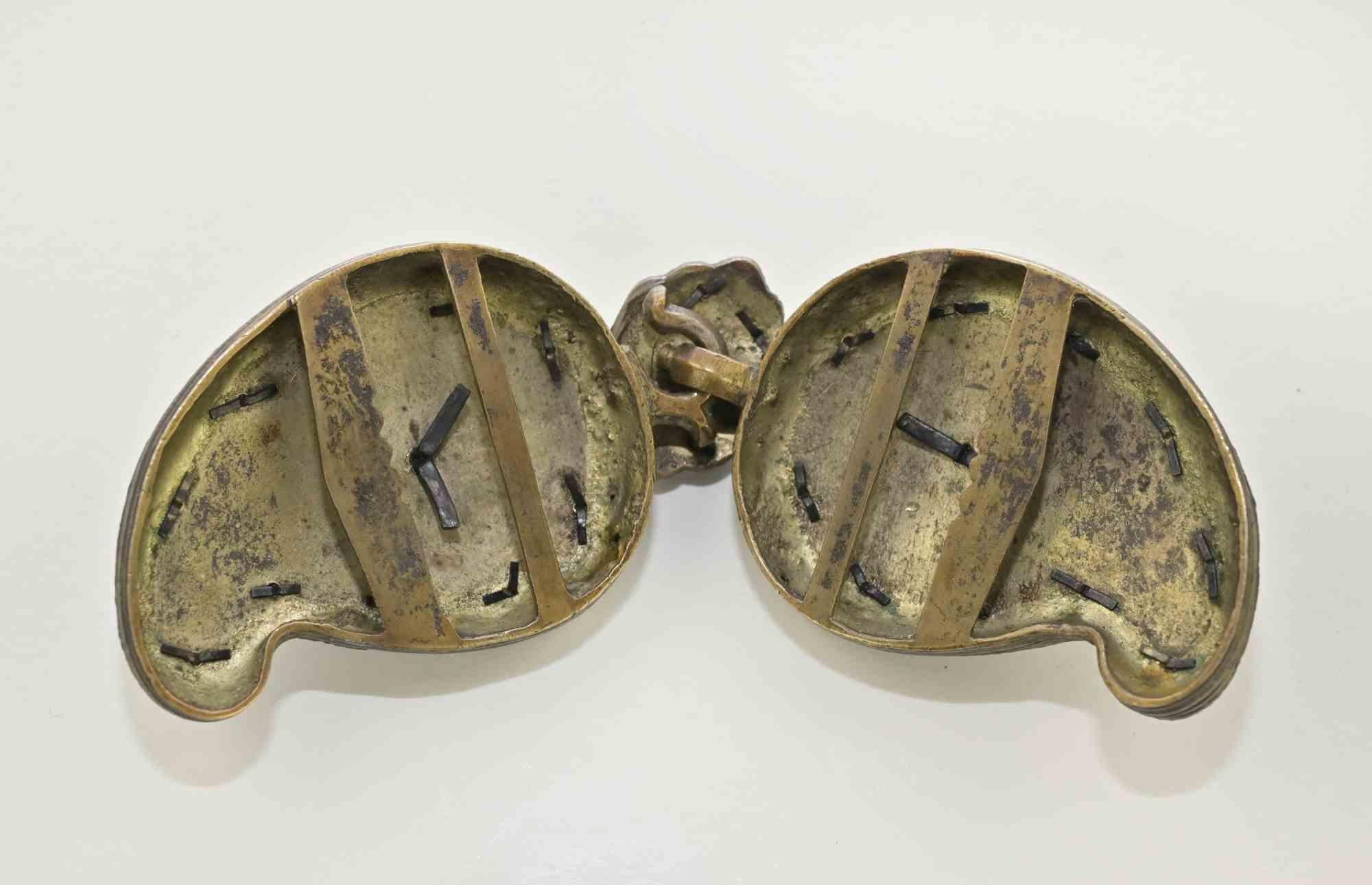 Fermoir de ceinture ancien, turc/bulgare.

Métal doré et pierres précieuses.

19ème siècle.

Très bon état.