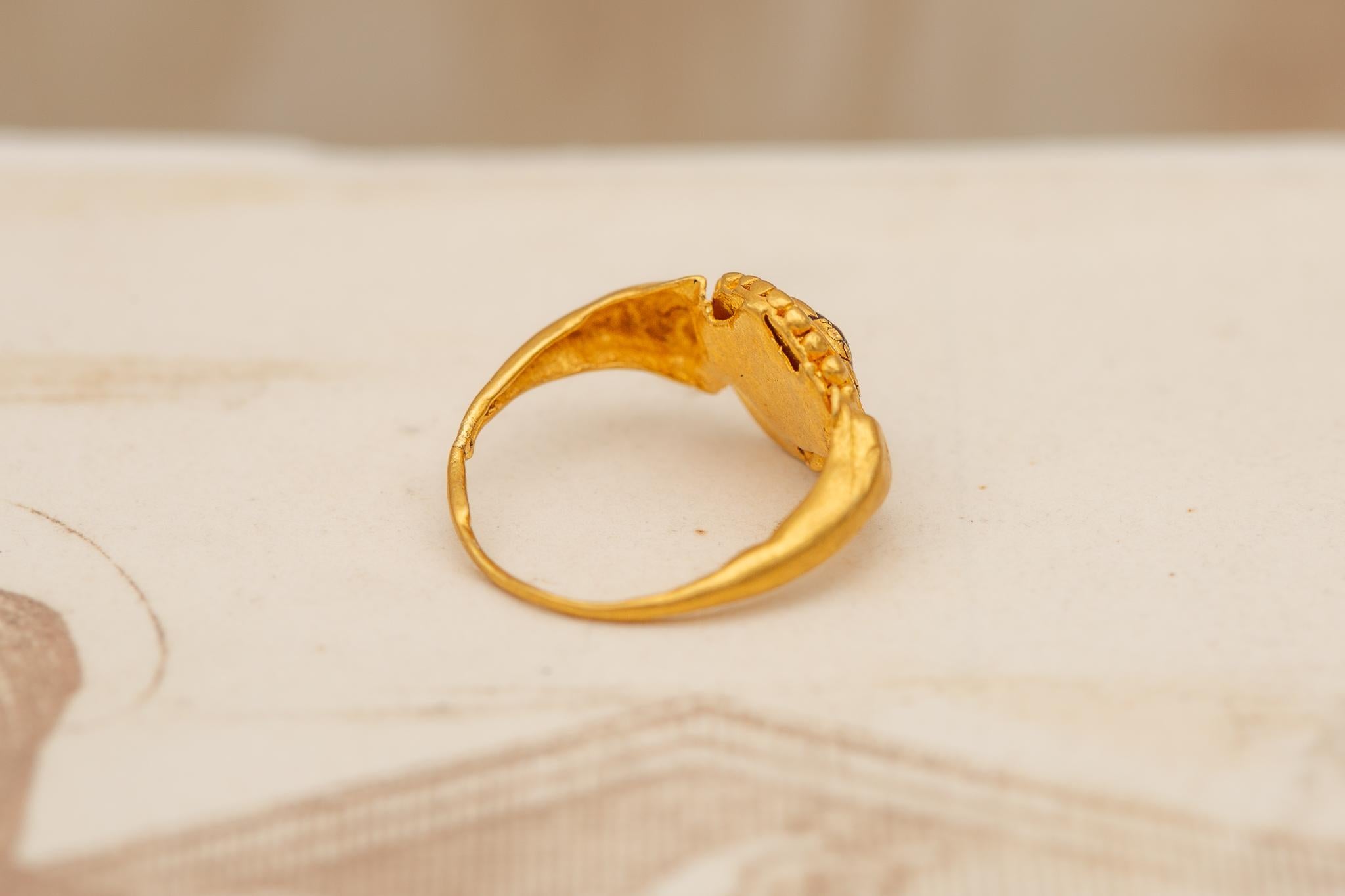 Ancienne bague en or gravée d'améthystes en forme de scorpion, ancienne bague intaille japonaise en vente 2