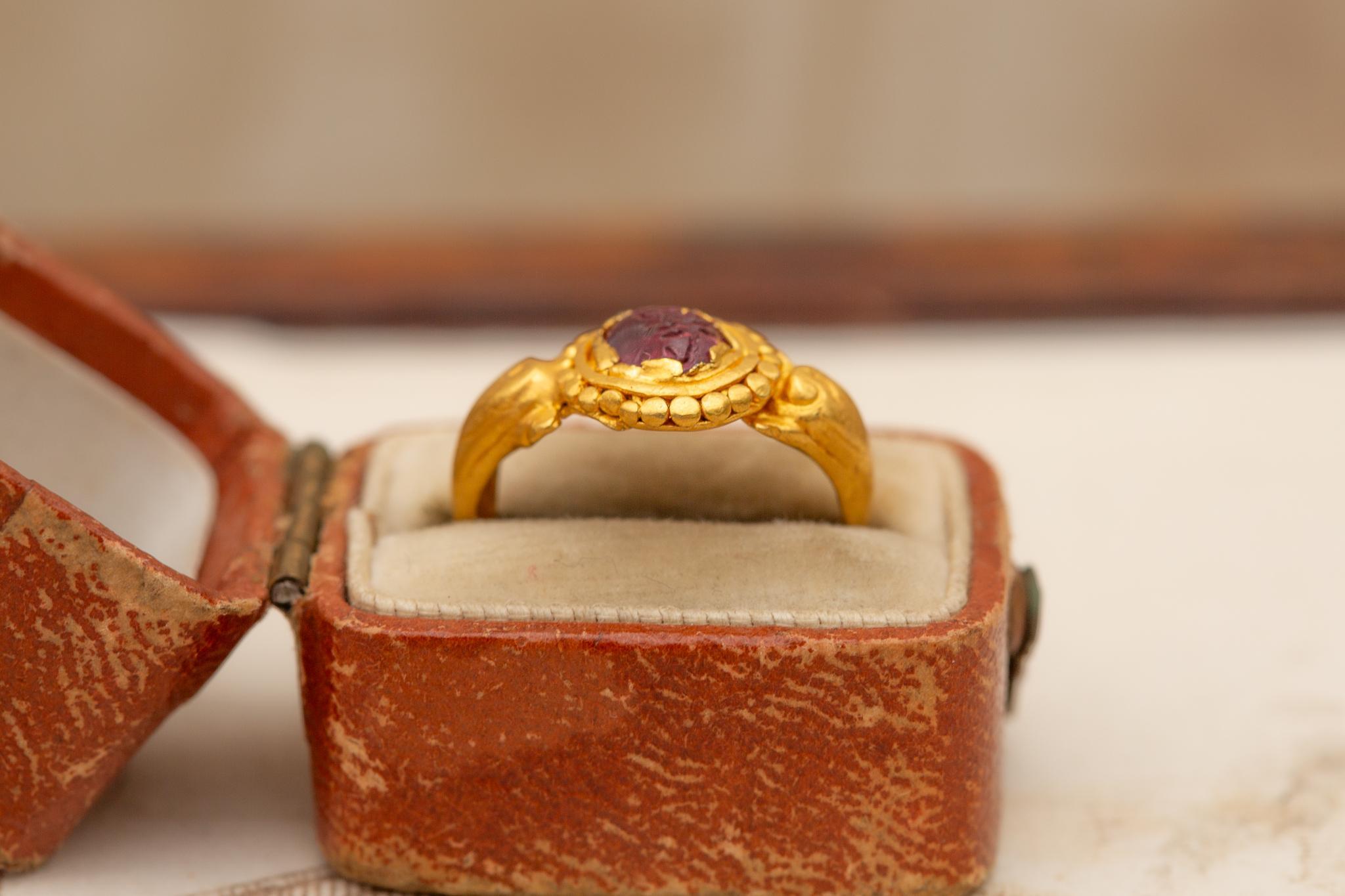 Ancienne bague en or gravée d'améthystes en forme de scorpion, ancienne bague intaille japonaise en vente 4