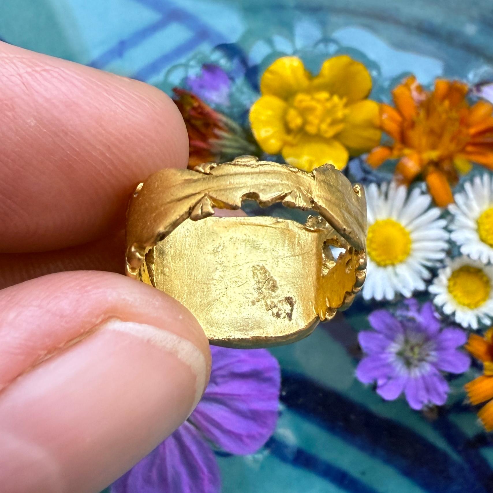 Ancient Gold Ring Set with a Sardonyx Cameo of a Woman. Roman, 3rd century AD. For Sale 2