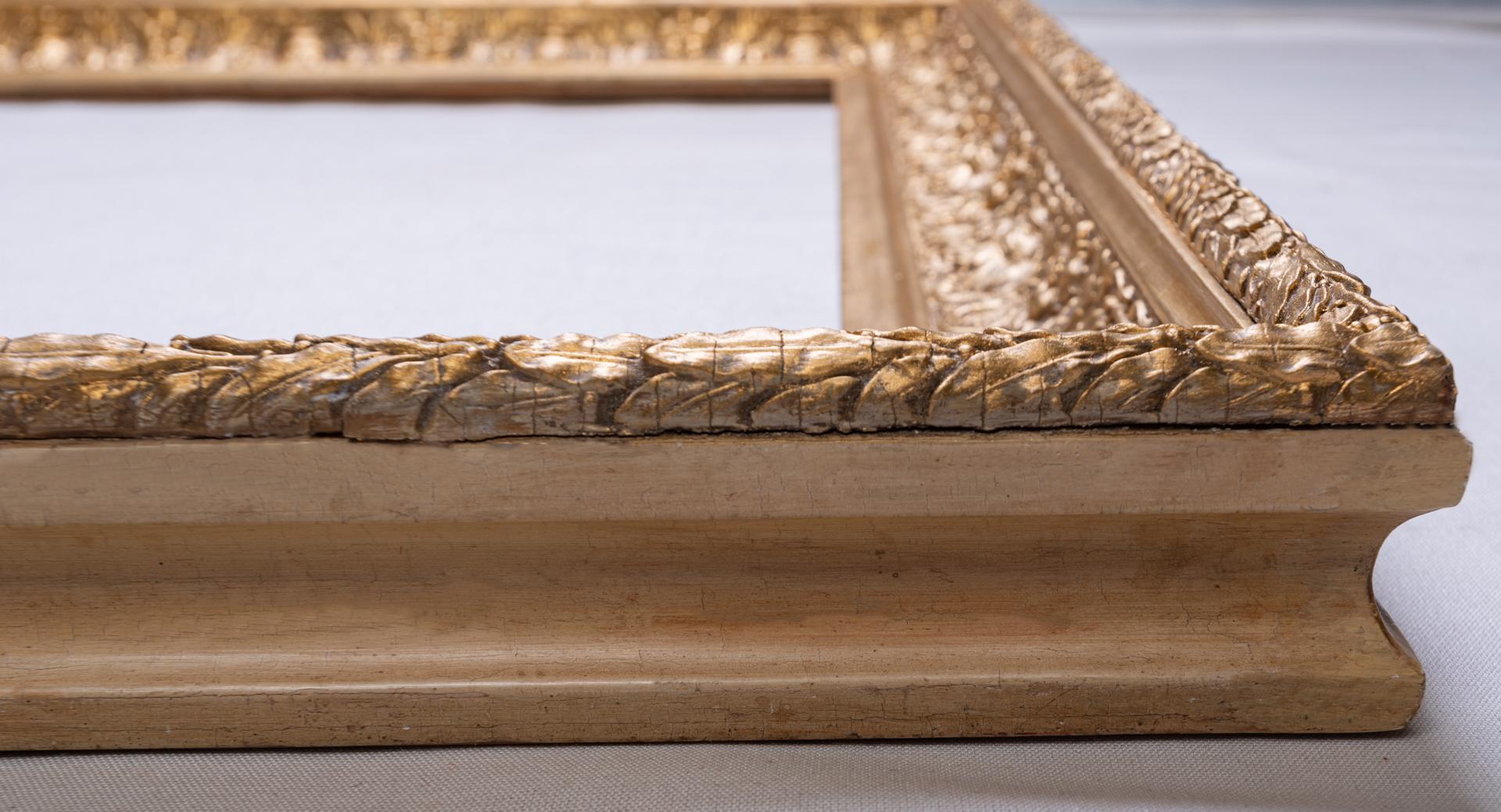 Antiker goldener Holzrahmen 1