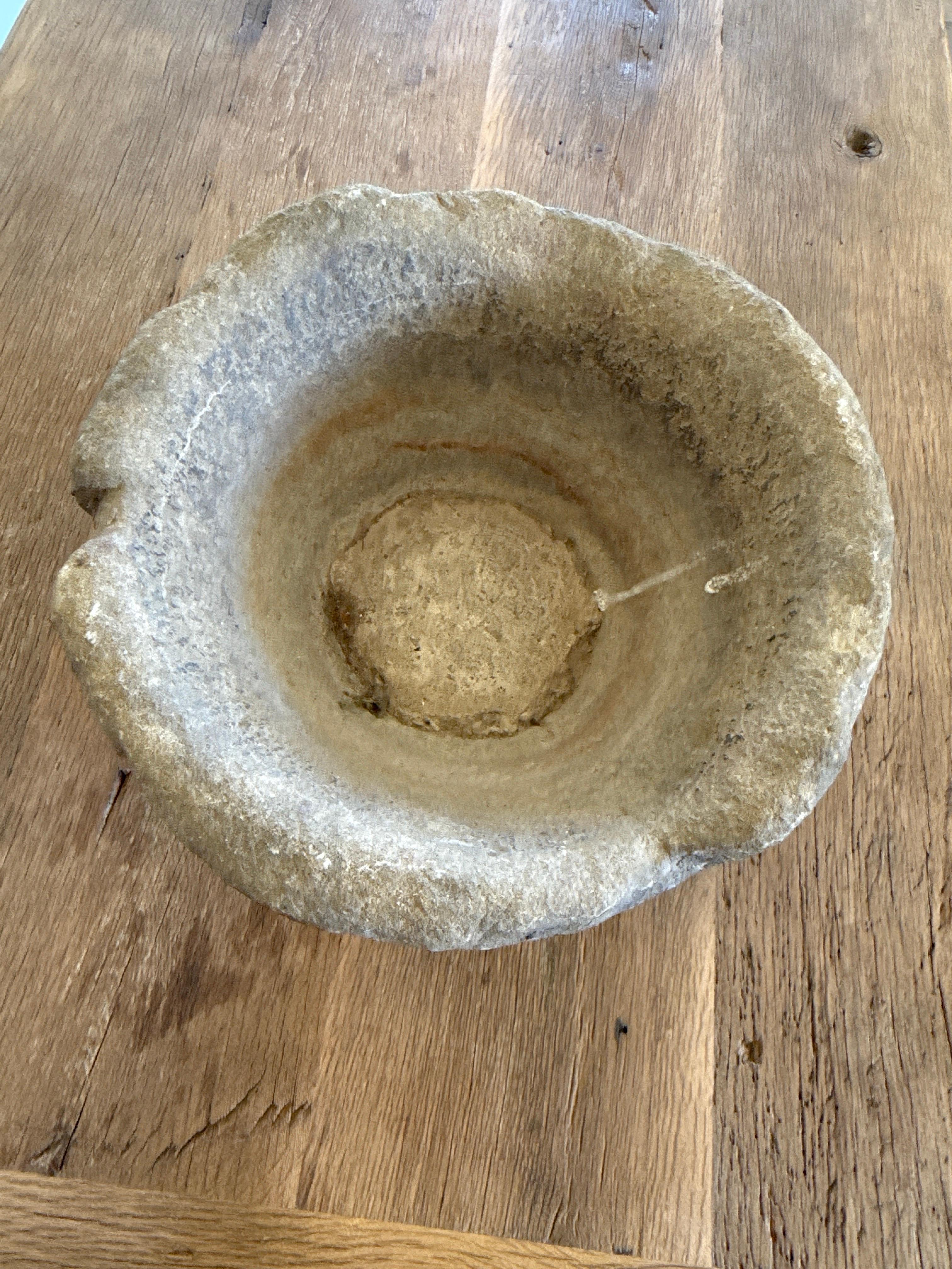 Ancient Granite Mortar From Portugal In condizioni buone in vendita a Round Top, TX