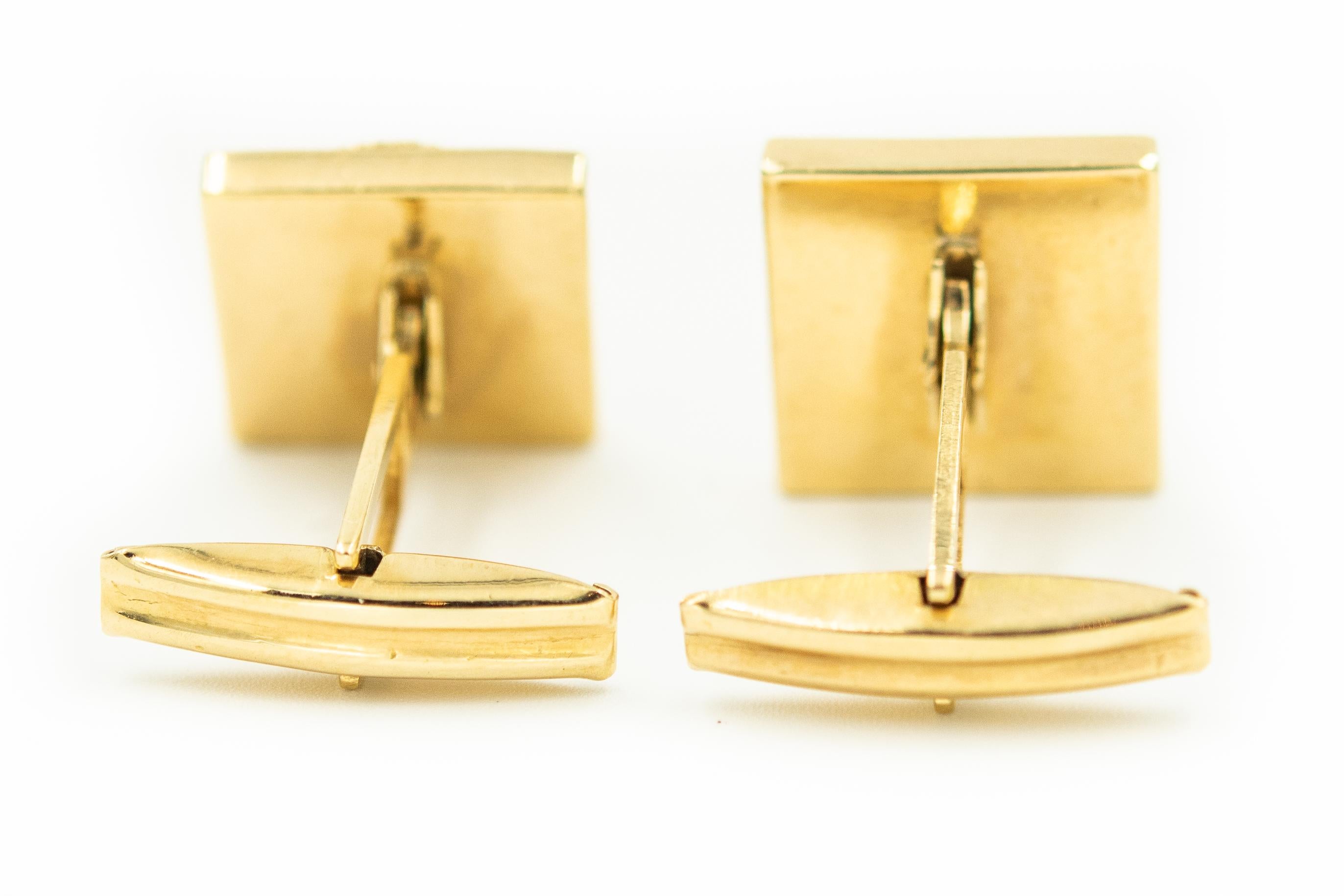 Ancient Grecian or Roman High Relief Profile Yellow Gold Square Cufflinks In Good Condition For Sale In Miami Beach, FL