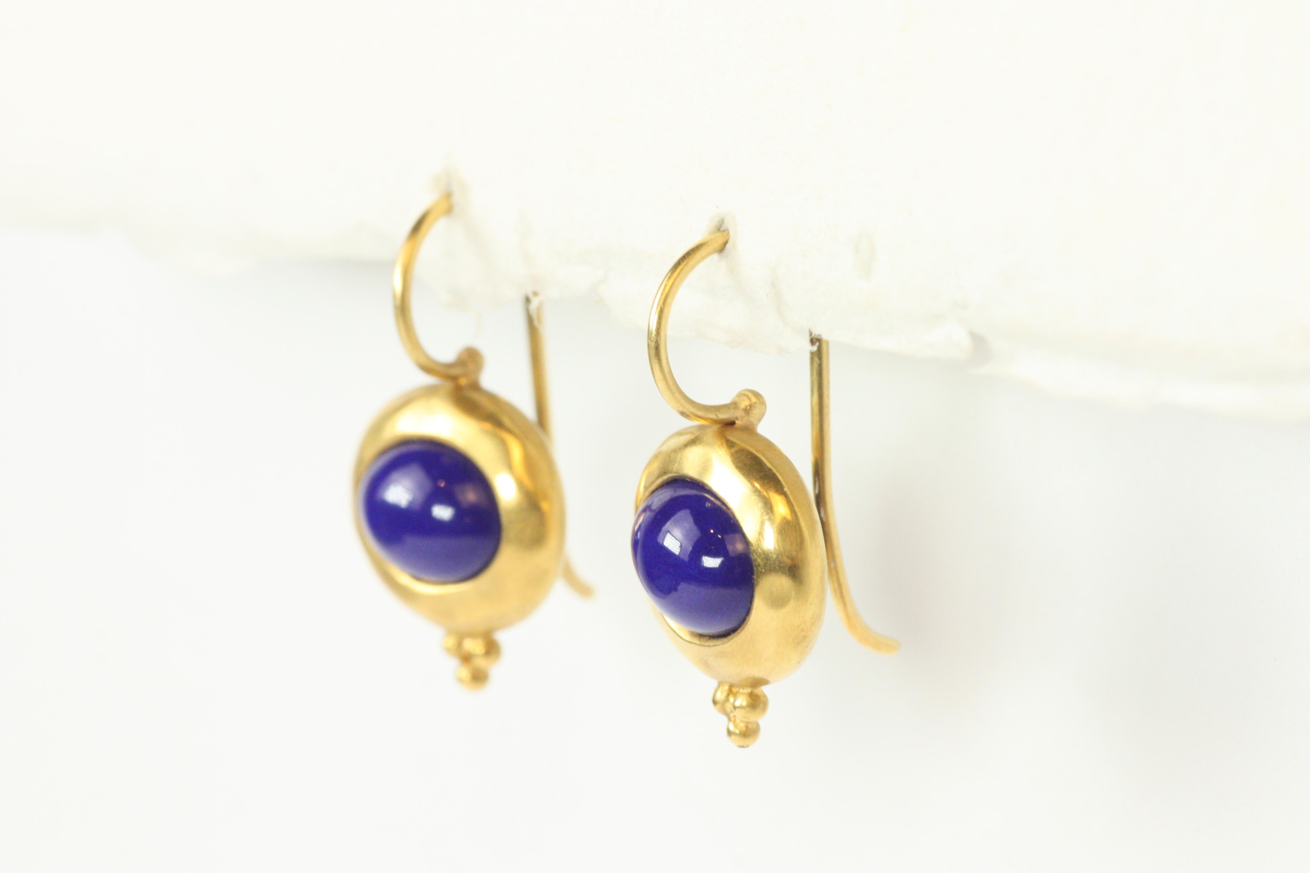 Cabochon Orecchini a goccia in oro giallo 22 carati con lapislazzuli ovale cabochon in vendita