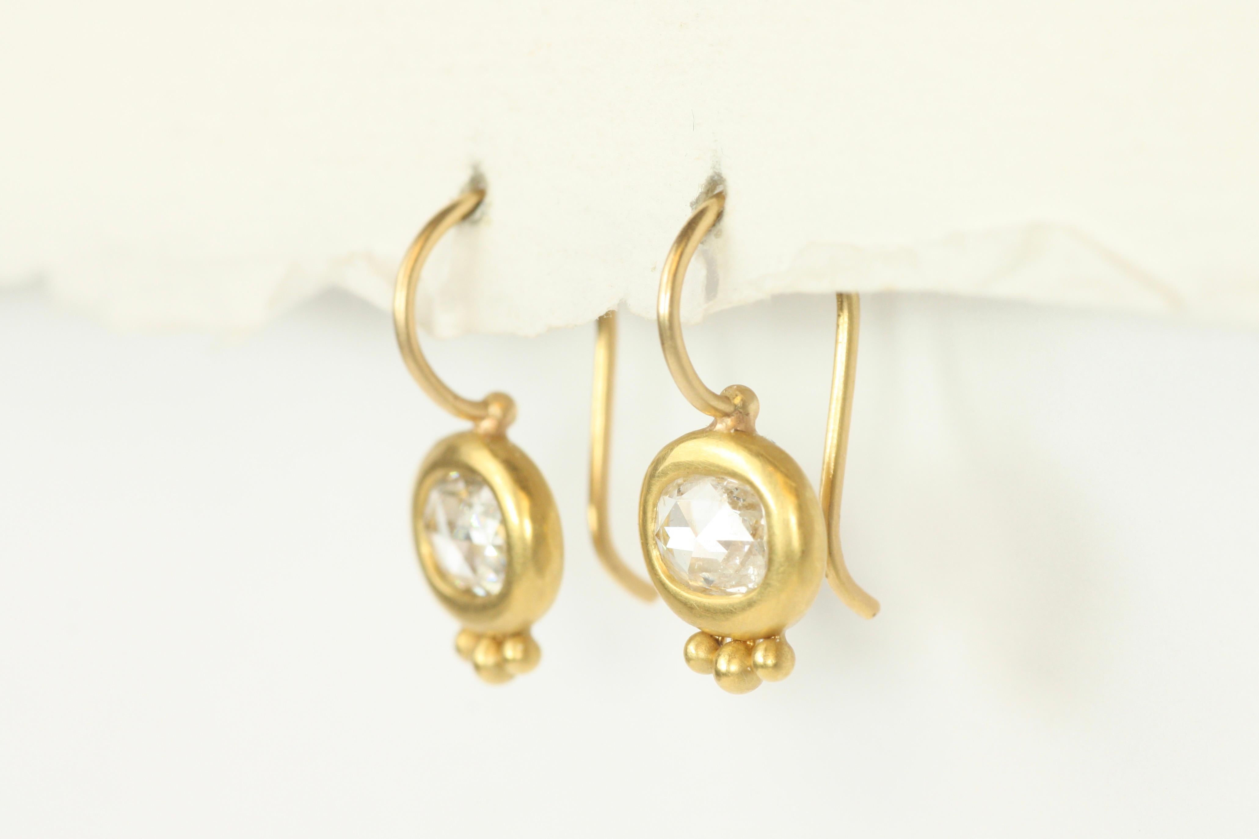 Taille rose Pendants d'oreilles anciens Greco avec diamants ovales taillés en rose en or jaune 22K en vente