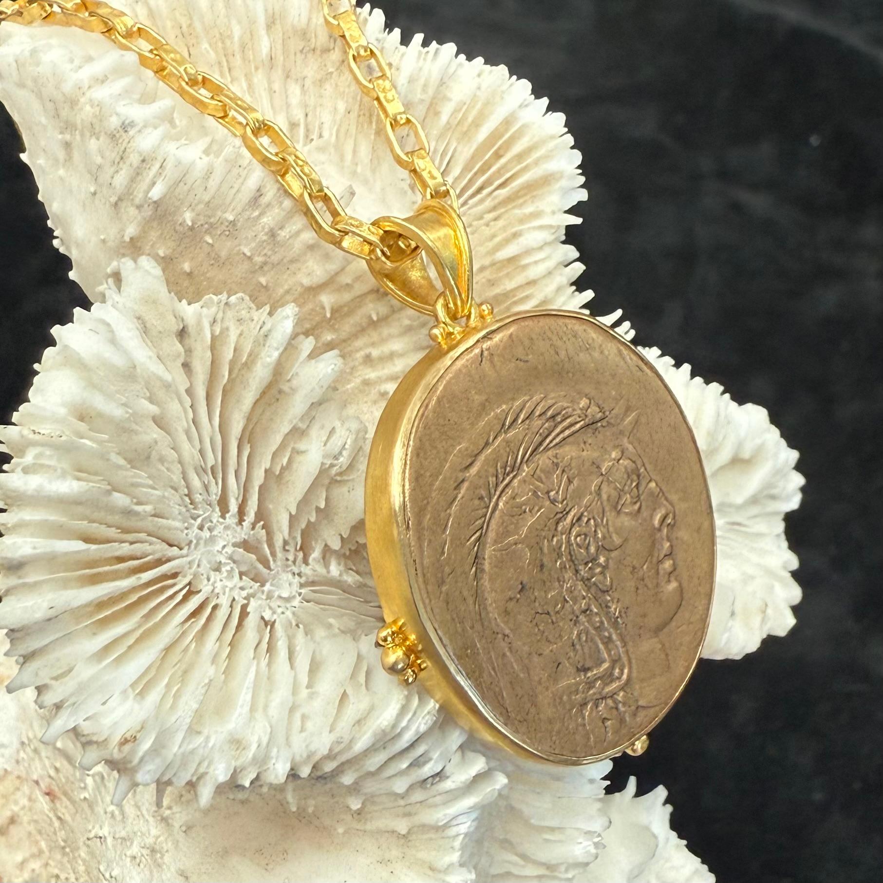 Pendentif en or 18K avec pièce de monnaie Athéna de l'Antiquité grecque du 1er siècle avant J.-C. en vente 5