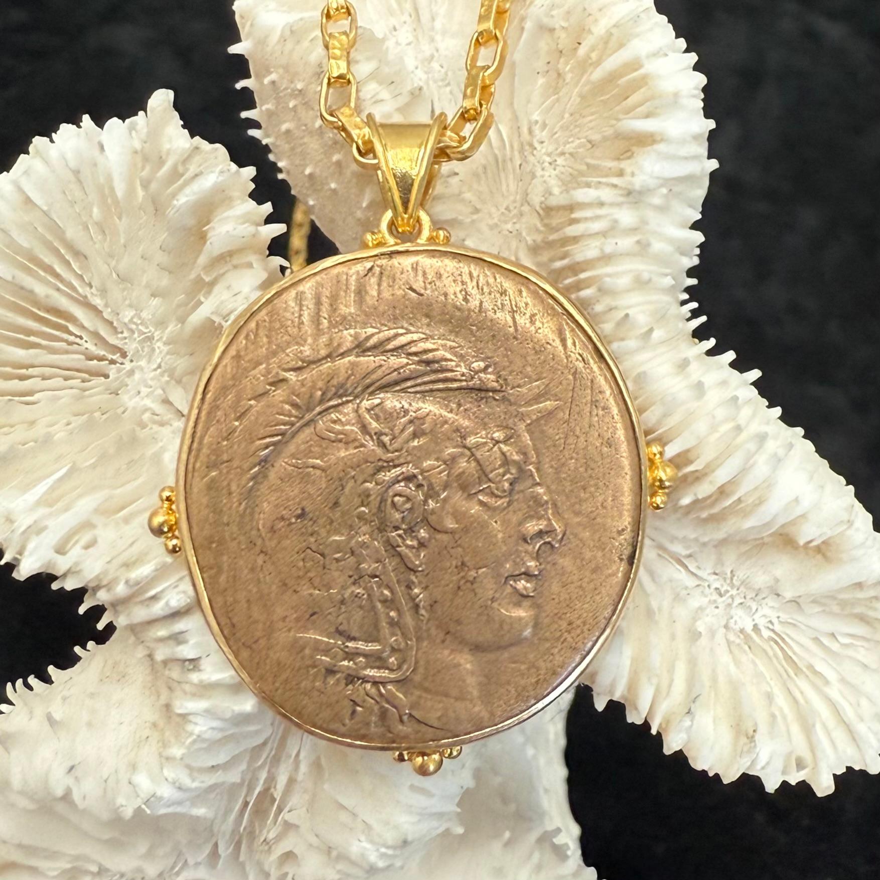 Pendentif en or 18K avec pièce de monnaie Athéna de l'Antiquité grecque du 1er siècle avant J.-C. en vente 7