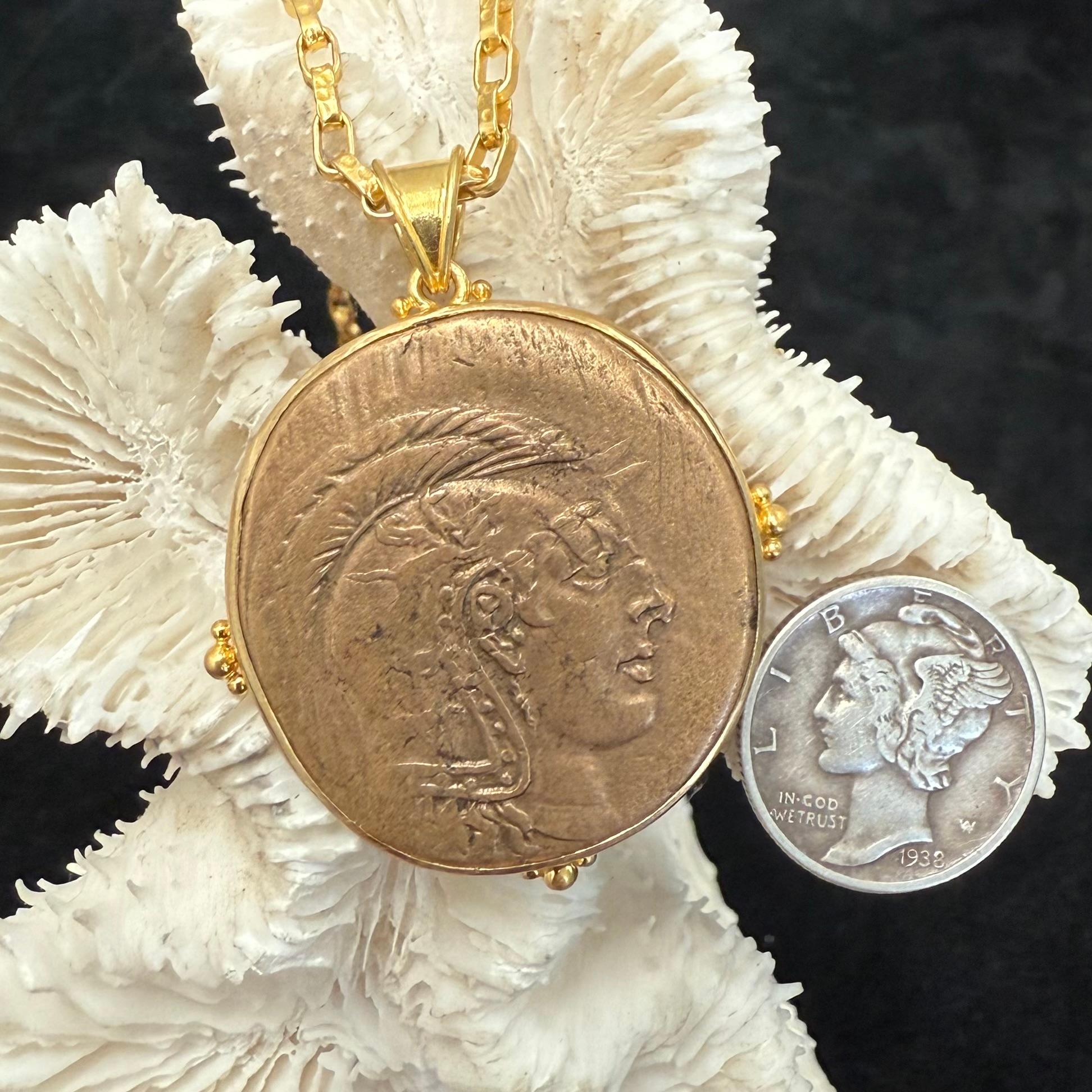Grec classique Pendentif en or 18K avec pièce de monnaie Athéna de l'Antiquité grecque du 1er siècle avant J.-C. en vente