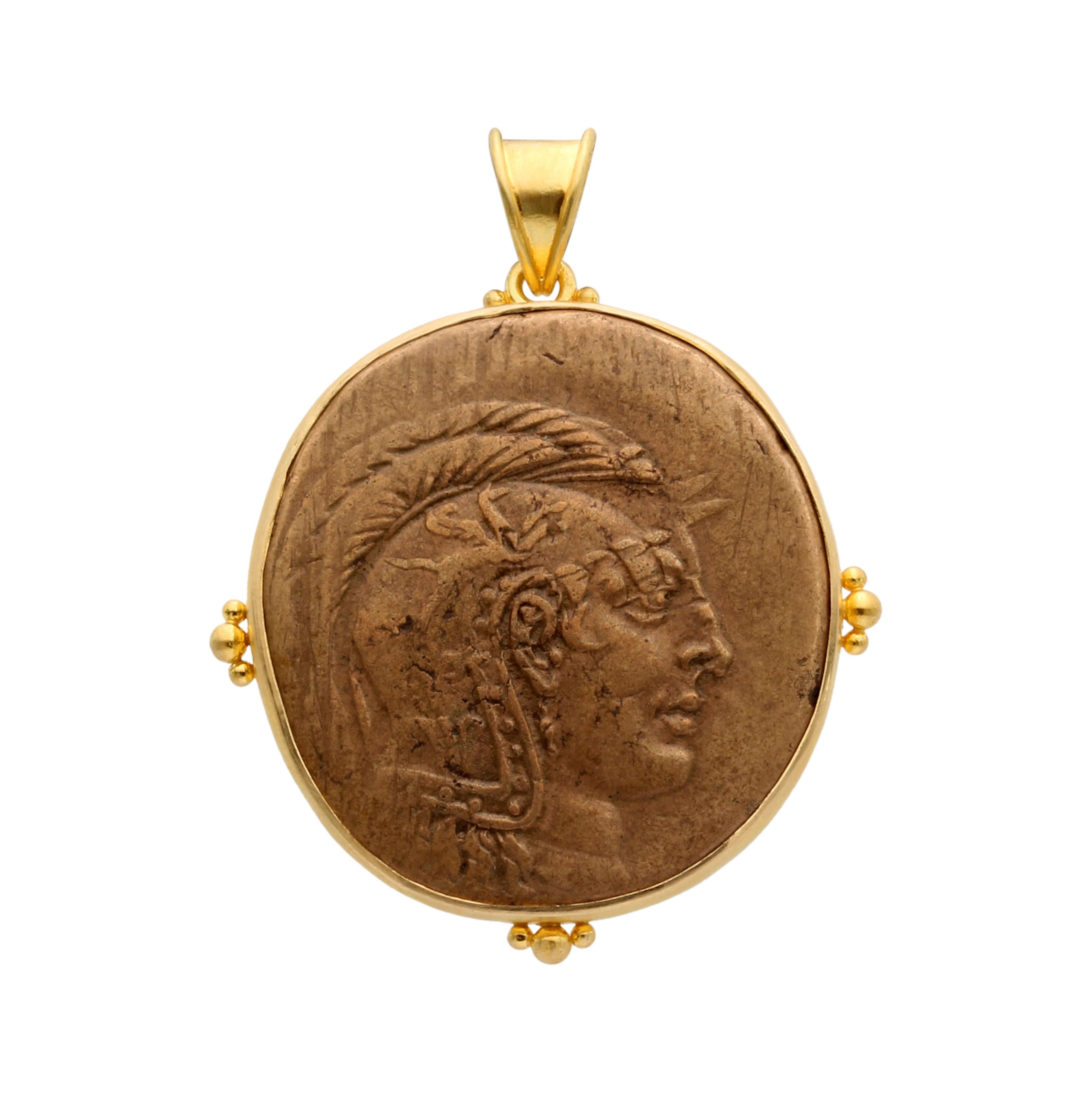Pendentif en or 18K avec pièce de monnaie Athéna de l'Antiquité grecque du 1er siècle avant J.-C. Unisexe en vente