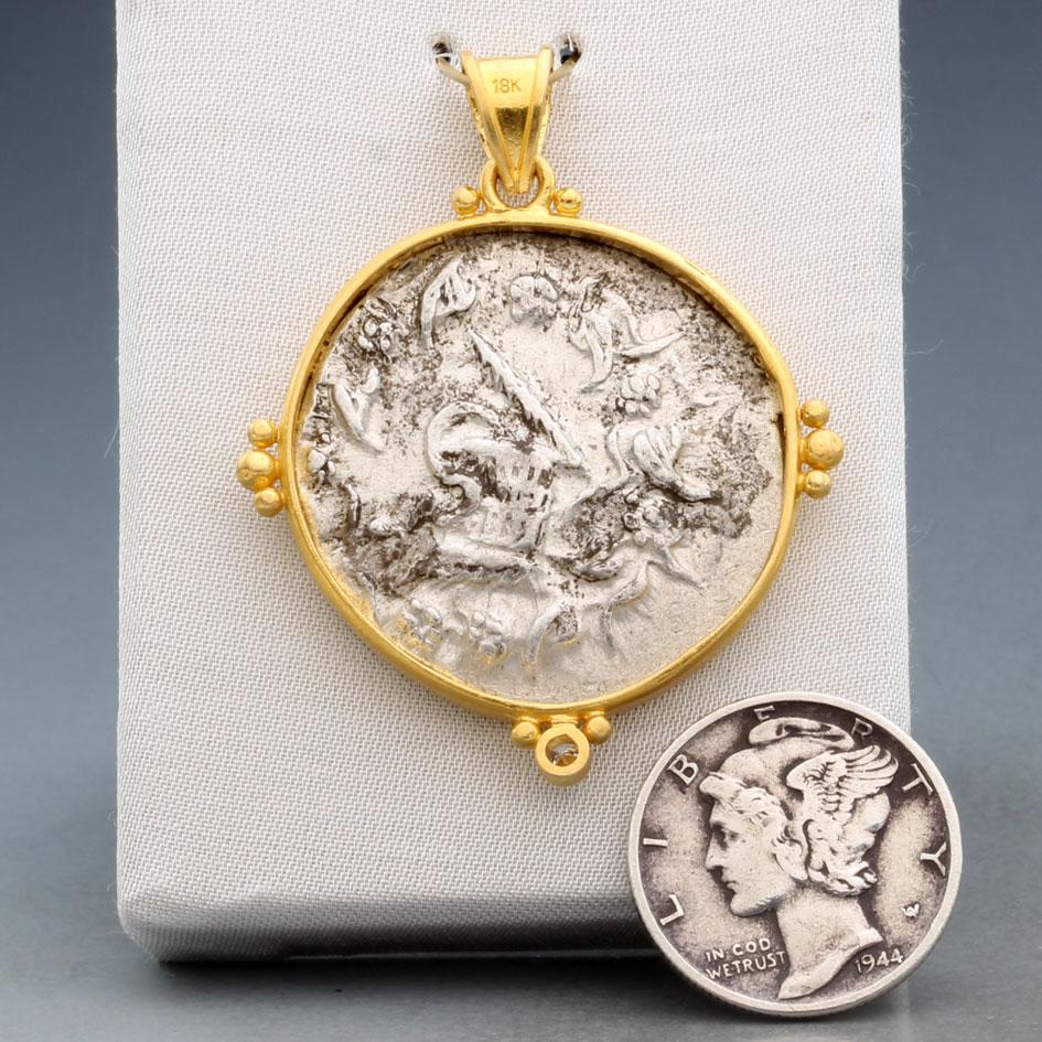 Antiguo Griego Siglo I a.C. Moneda de Serpientes Cistóforas Colgante de Oro de 18K en venta 1
