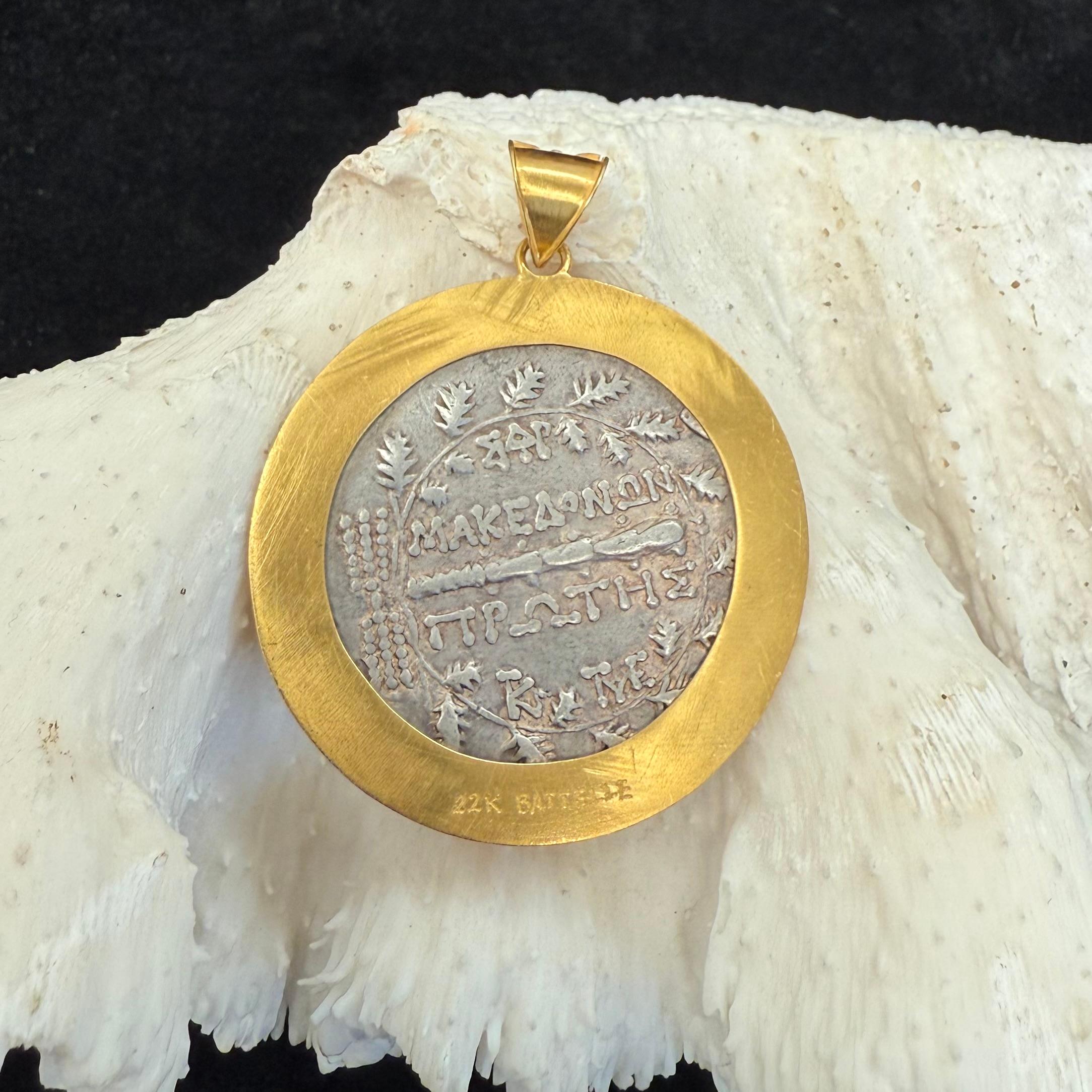 Steven Battelle Colgante de moneda de la antigua Artemisa griega del siglo II a.C. Oro de 22 quilates en venta 2