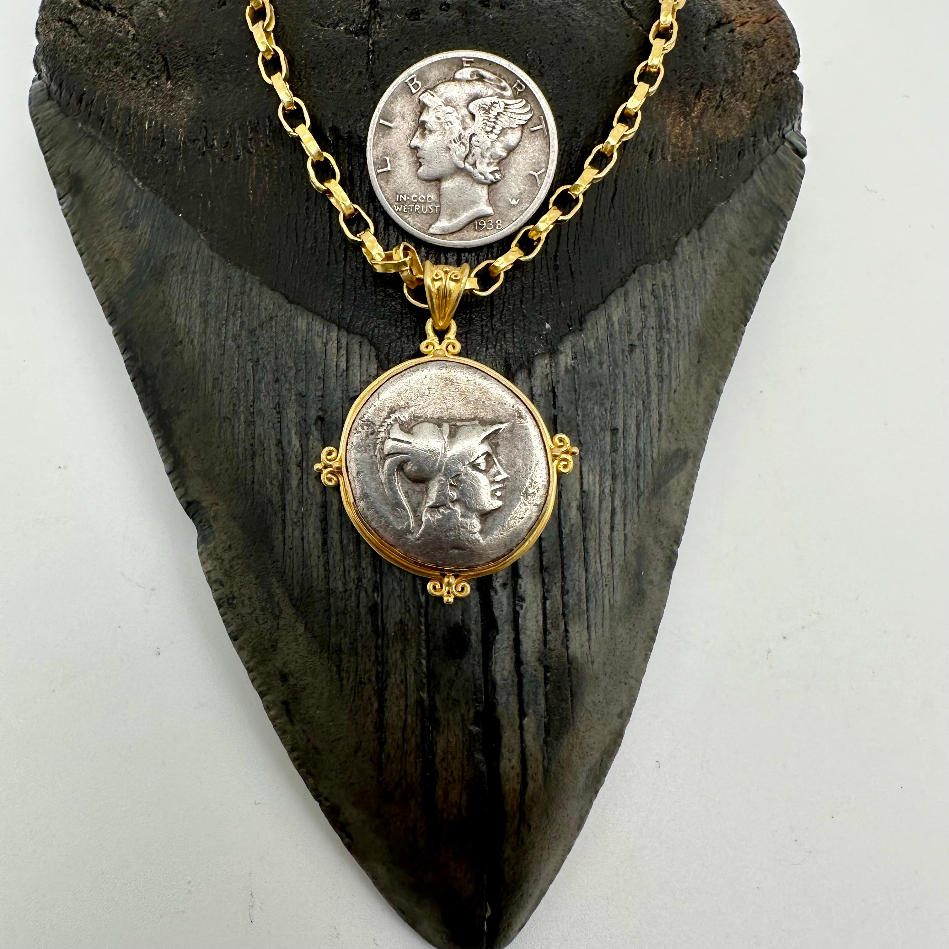 Pendentif grec antique du 2e siècle avant J.-C. d'Athènes en or 18 carats en vente 4