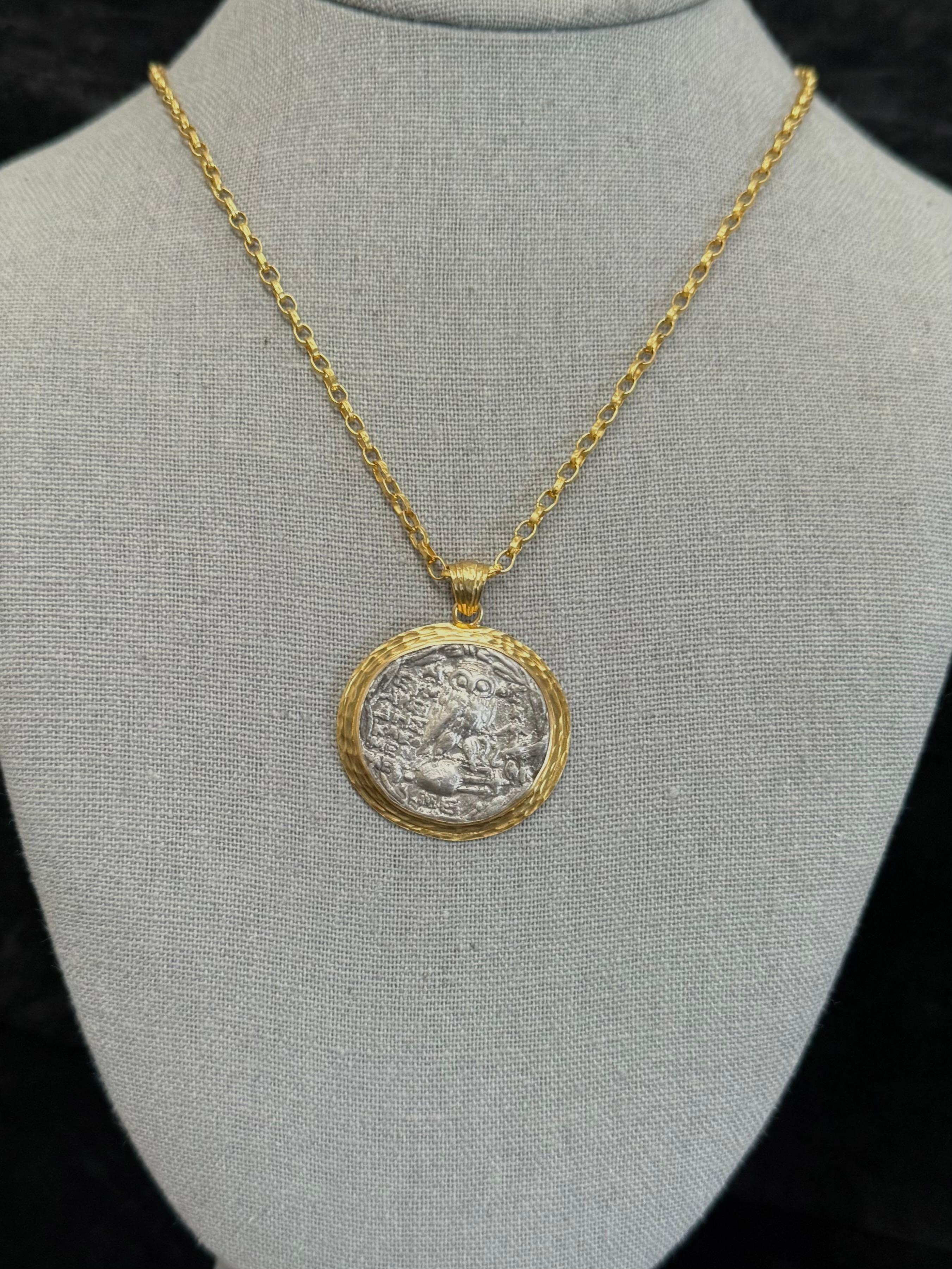 Pendentif en or 18 carats Athéna, pièce de monnaie en forme de hibou, grecque antique du IIe siècle av. J.-C. en vente 3