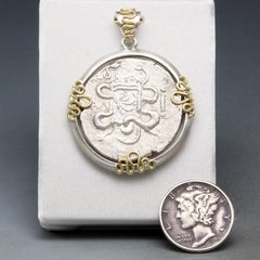 Moneta greca del II secolo a.C. con serpenti cistofori, ciondolo in argento e oro 18 carati