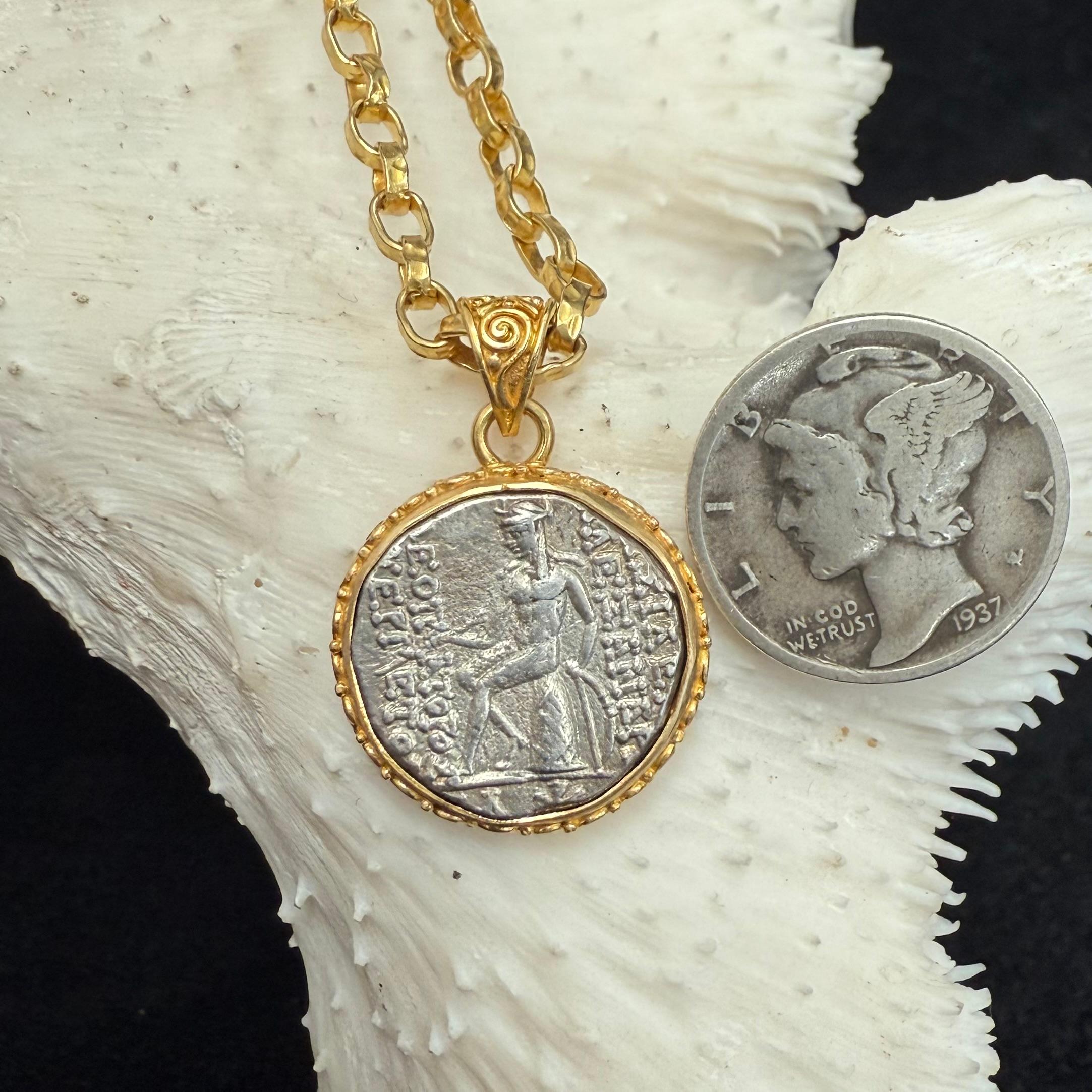 Ciondolo in oro 18 carati con moneta del dio Apollo del II secolo a.C. In condizioni Nuovo in vendita a Soquel, CA