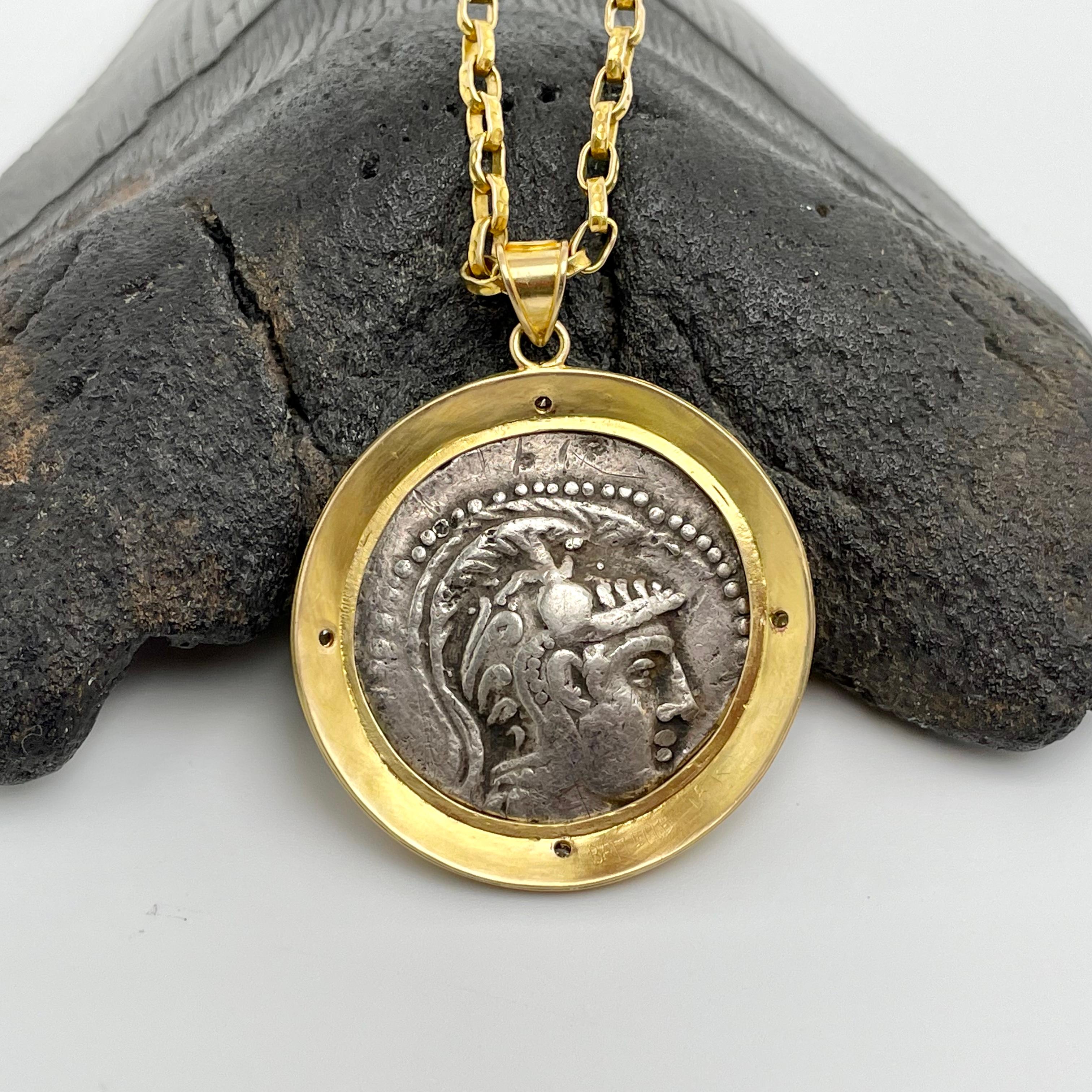 Pendentif en or 18 carats Athéna, hibou de l'Antiquité grecque du IIe siècle avant notre ère Neuf - En vente à Soquel, CA