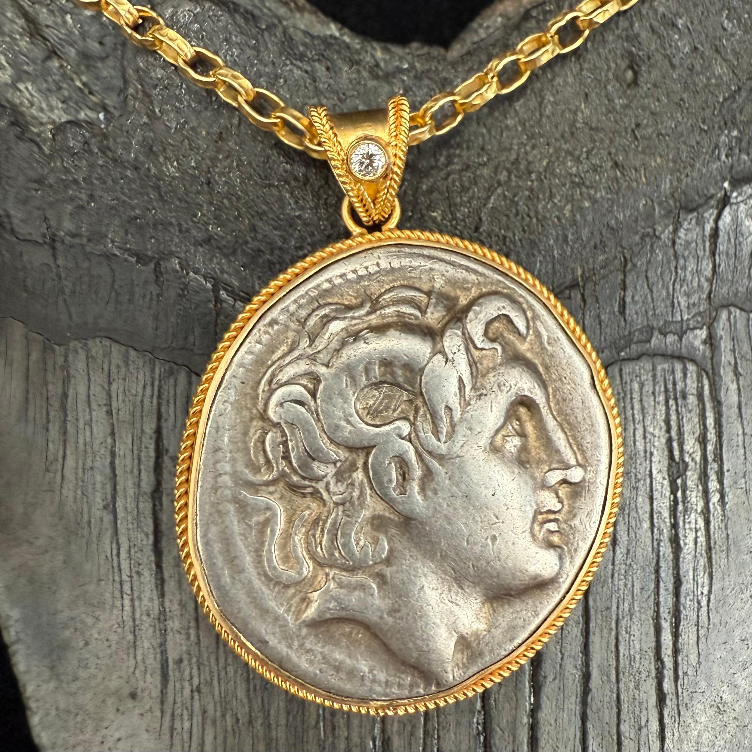 Pendentif en or 18K en forme de pièce de monnaie d'Alexander le Grand du 3e siècle avant J.-C., avec diamant en vente 7