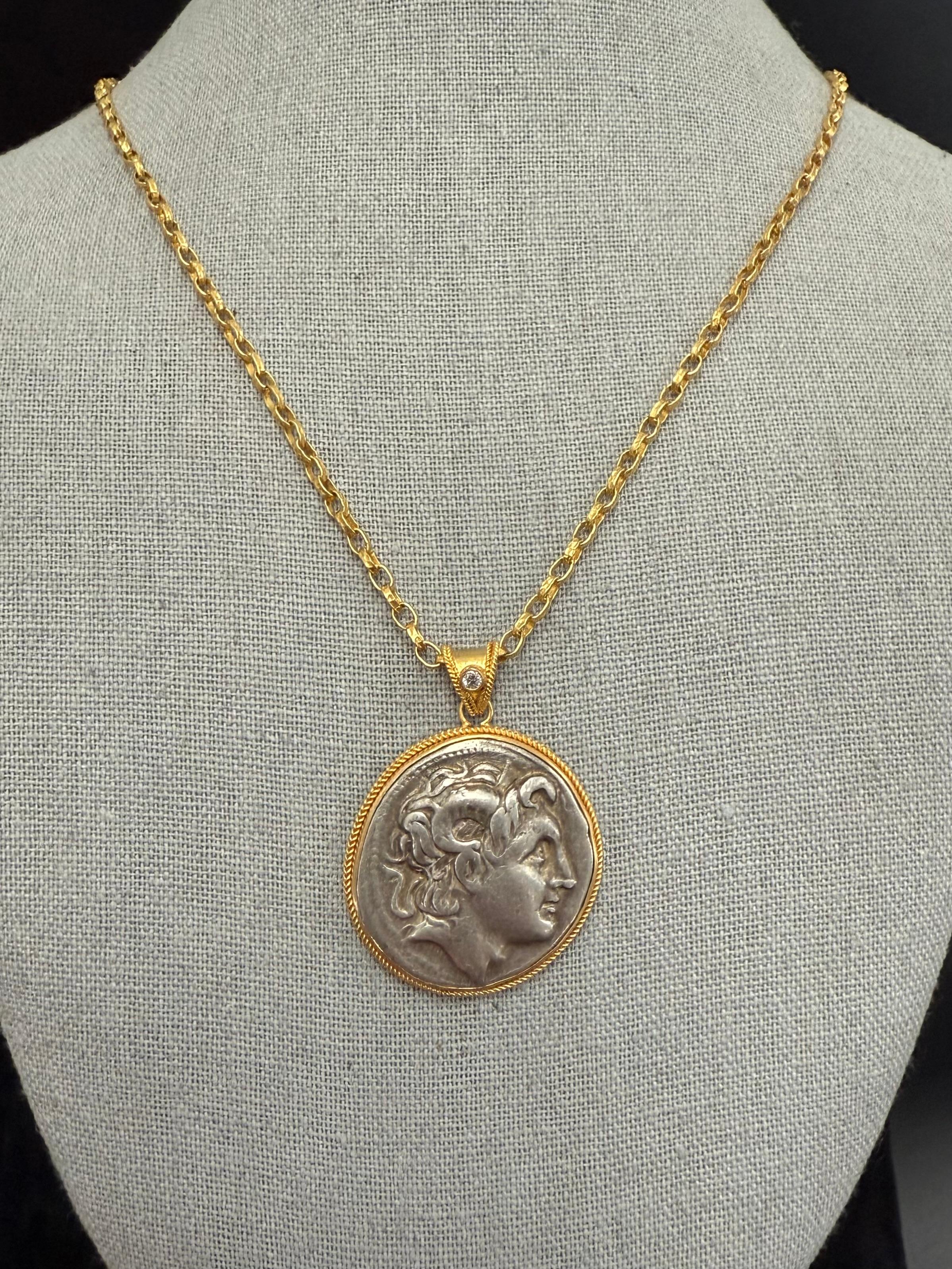 Pendentif en or 18K en forme de pièce de monnaie d'Alexander le Grand du 3e siècle avant J.-C., avec diamant en vente 8