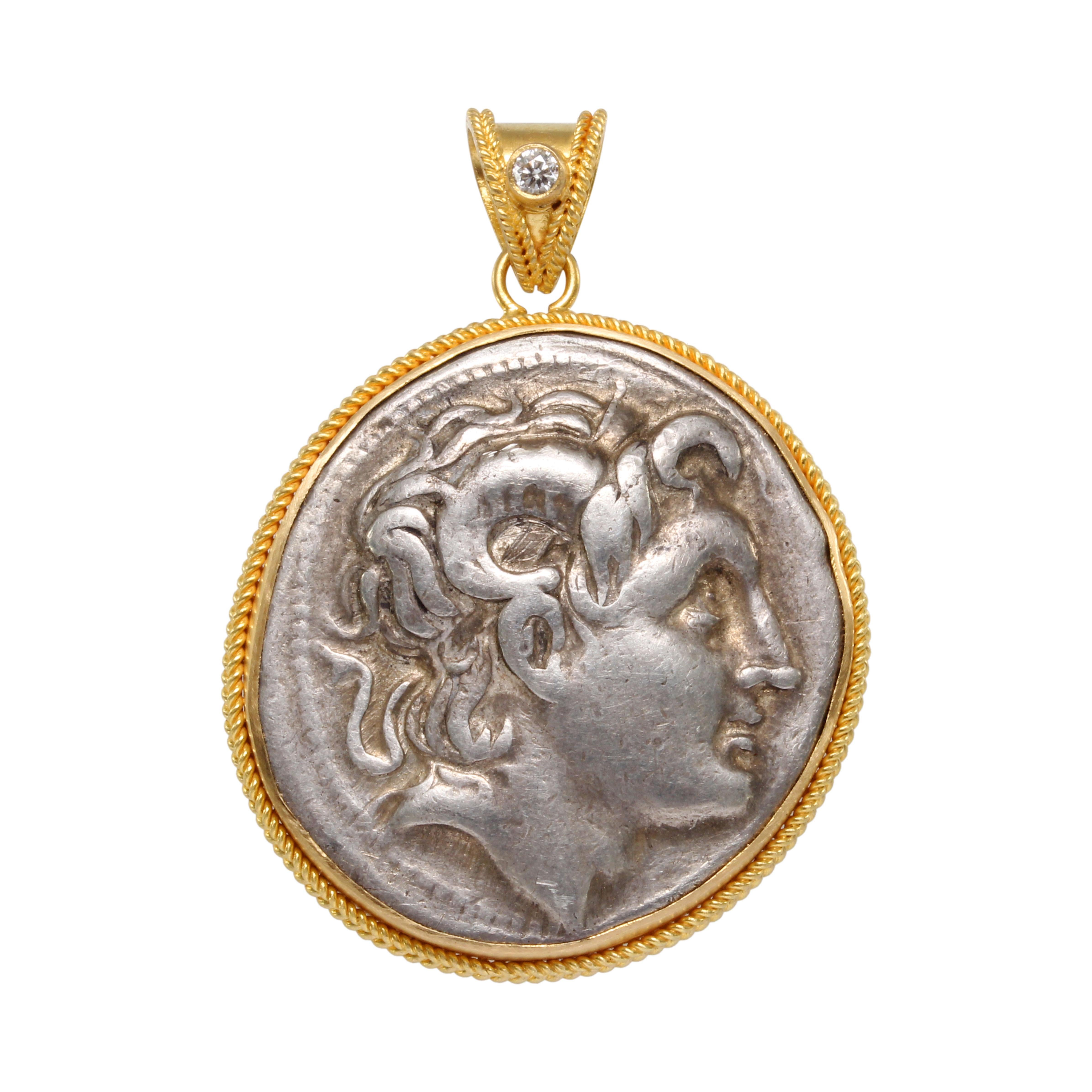 Taille rose Pendentif en or 18K en forme de pièce de monnaie d'Alexander le Grand du 3e siècle avant J.-C., avec diamant en vente