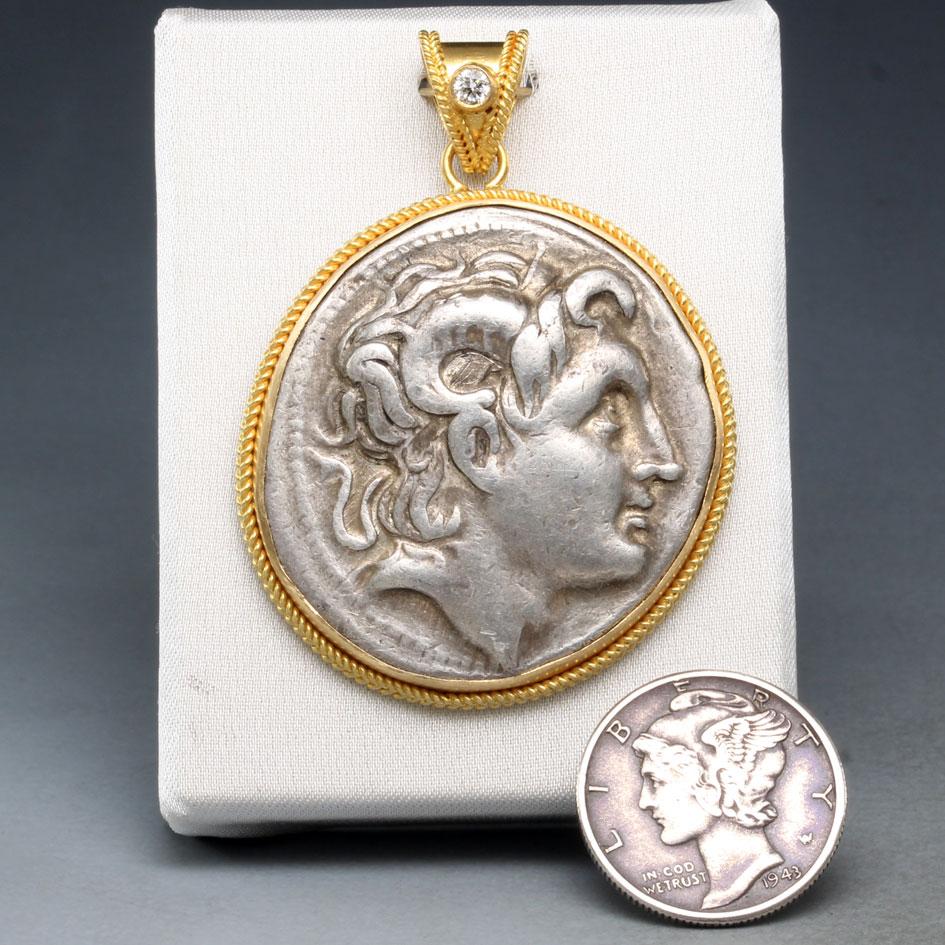 Pendentif en or 18K en forme de pièce de monnaie d'Alexander le Grand du 3e siècle avant J.-C., avec diamant Unisexe en vente