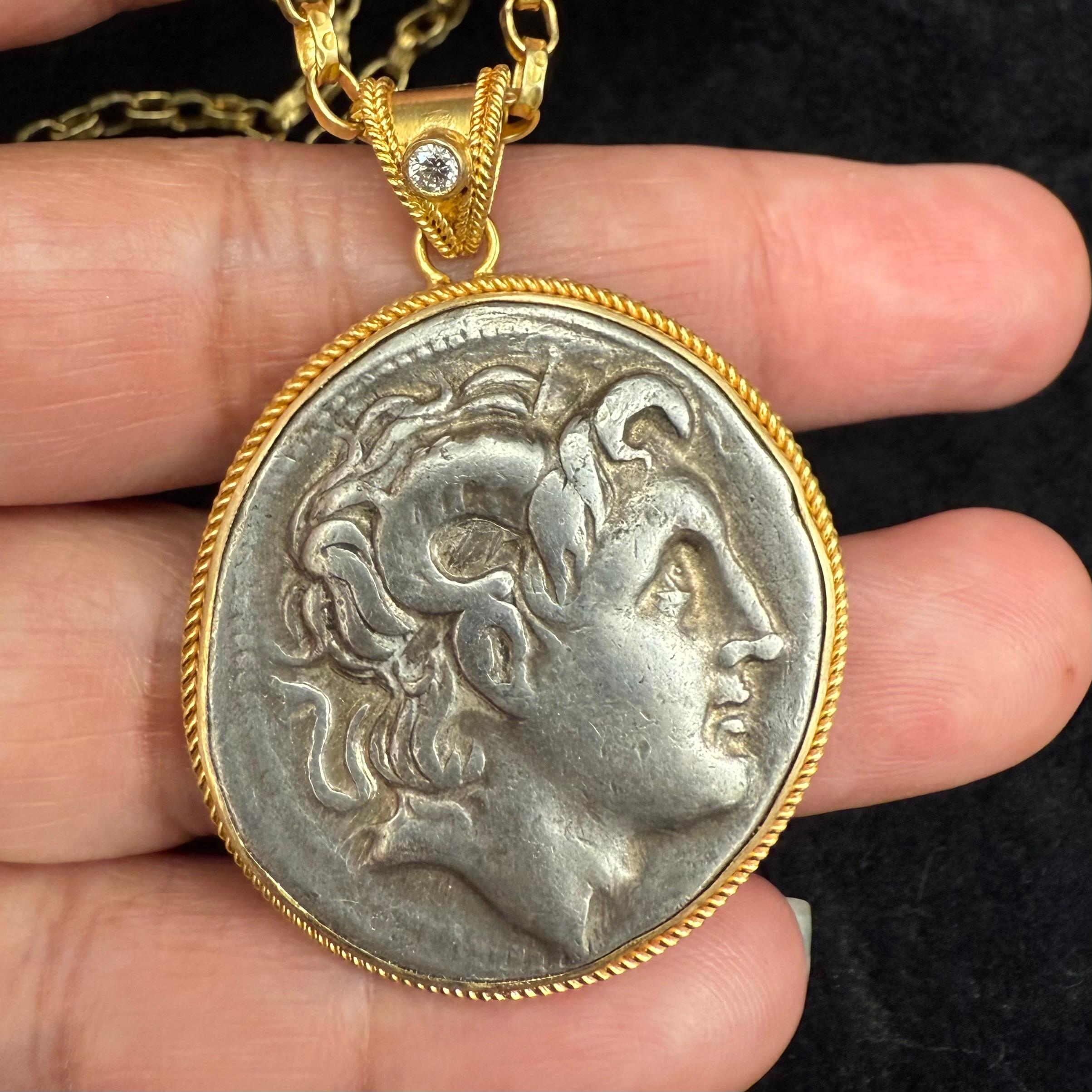 Pendentif en or 18K en forme de pièce de monnaie d'Alexander le Grand du 3e siècle avant J.-C., avec diamant en vente 2