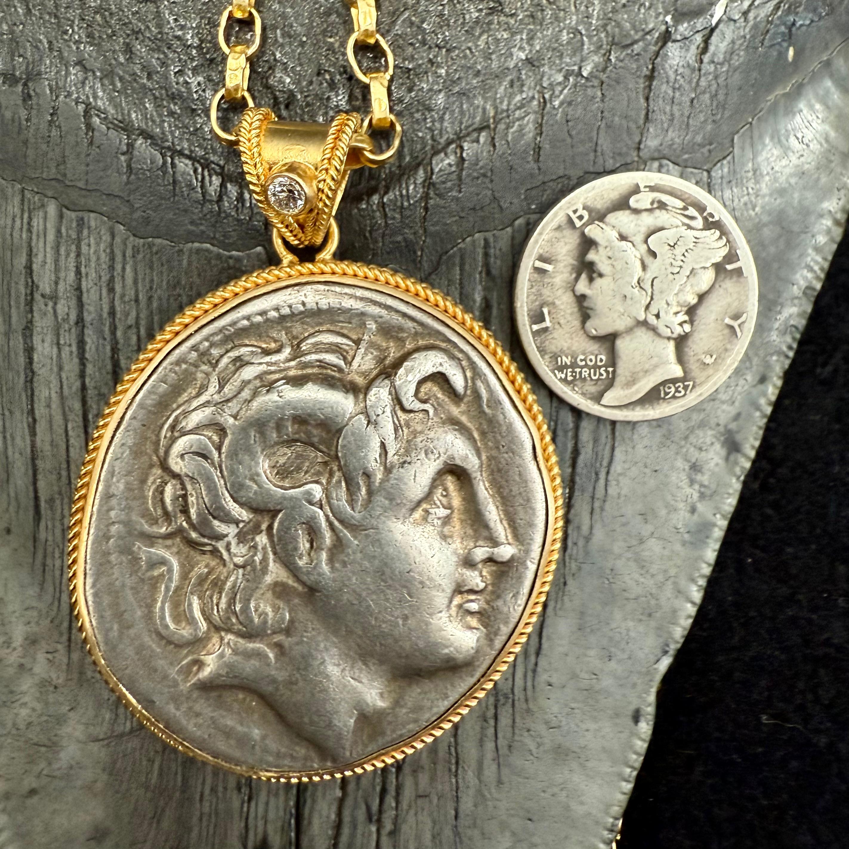 Pendentif en or 18K en forme de pièce de monnaie d'Alexander le Grand du 3e siècle avant J.-C., avec diamant en vente 3