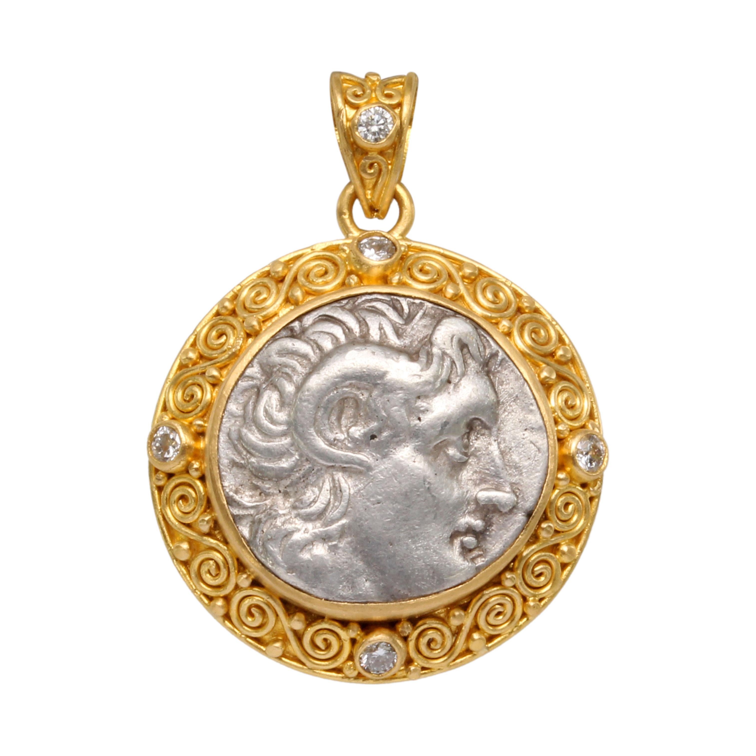 Moneta greca del III secolo a.C. di Alessandro Magno con diamanti, ciondolo in oro 22 carati