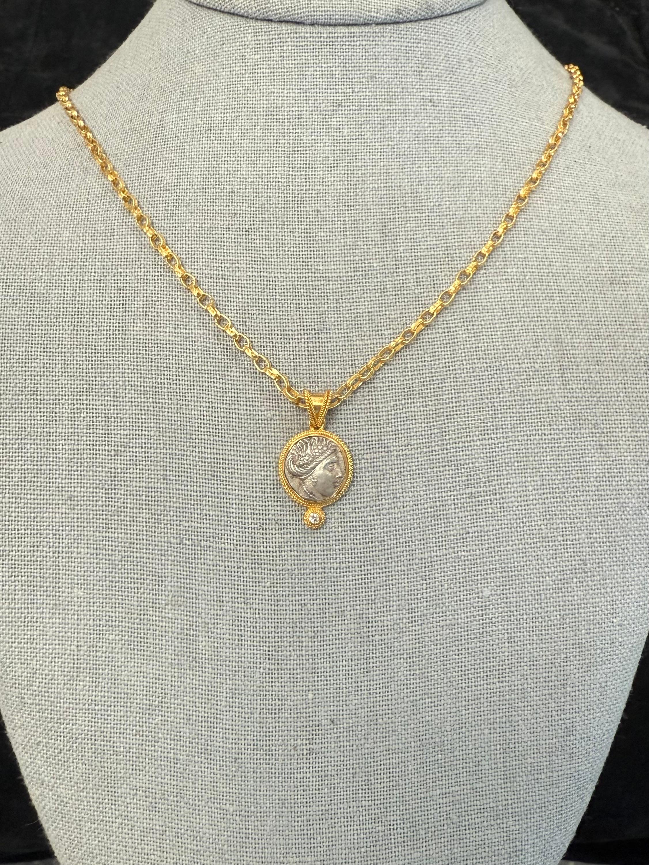 Taglio a rosa Ancient Greek 3rd Century BC Nymph Coin Diamond 18K Gold Pendant in vendita