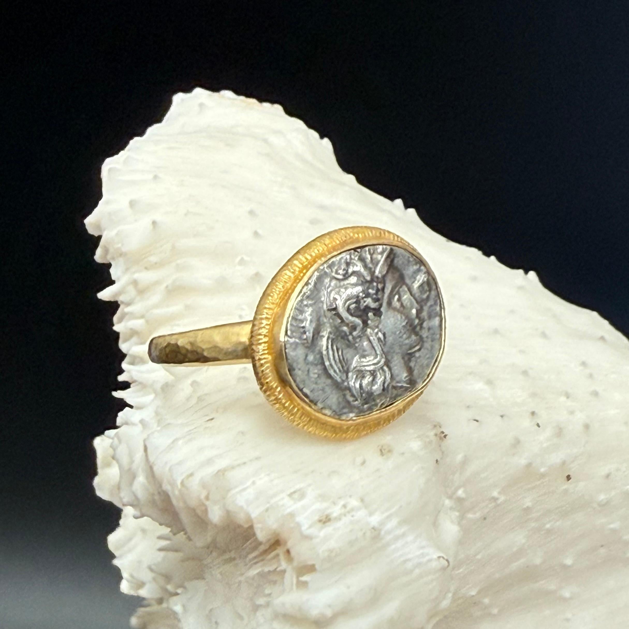 Antike griechische 3. Jahrhundert v. Chr. Silber Athena Münze 18K Gold Ring (Klassisch-griechisch) im Angebot