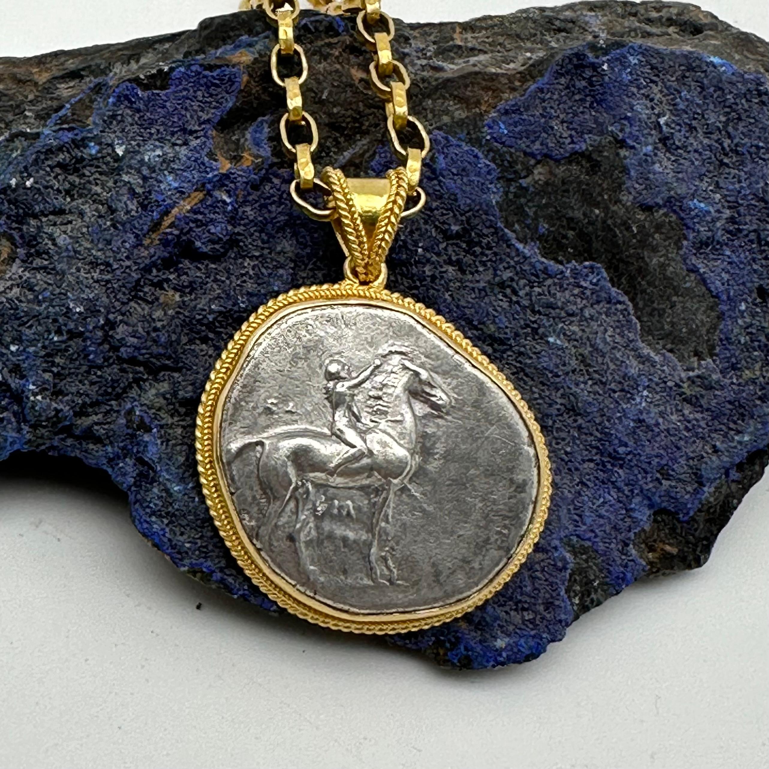 Antike griechische Jugend des 3. Jahrhunderts BC auf Pferd Münze 18K Gold Pedant 5