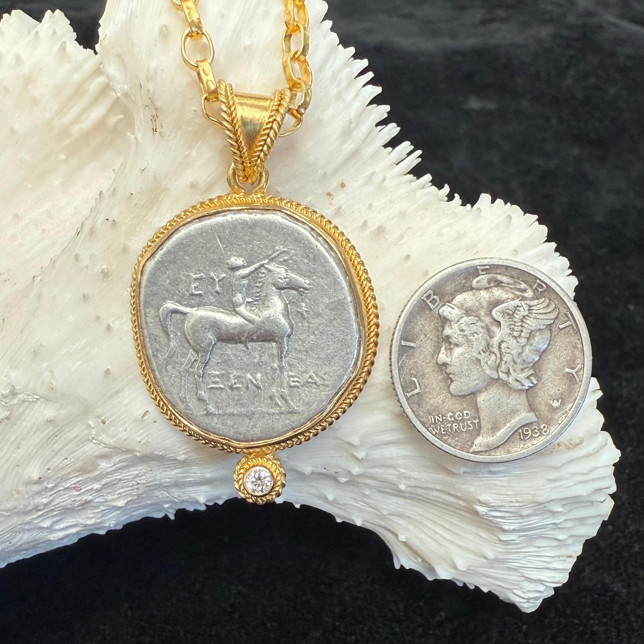 Antike griechische 3. Jahrhundert v. Chr. Jugend auf Pferd Münze Diamant 18K Gold-Anhänger im Angebot 4