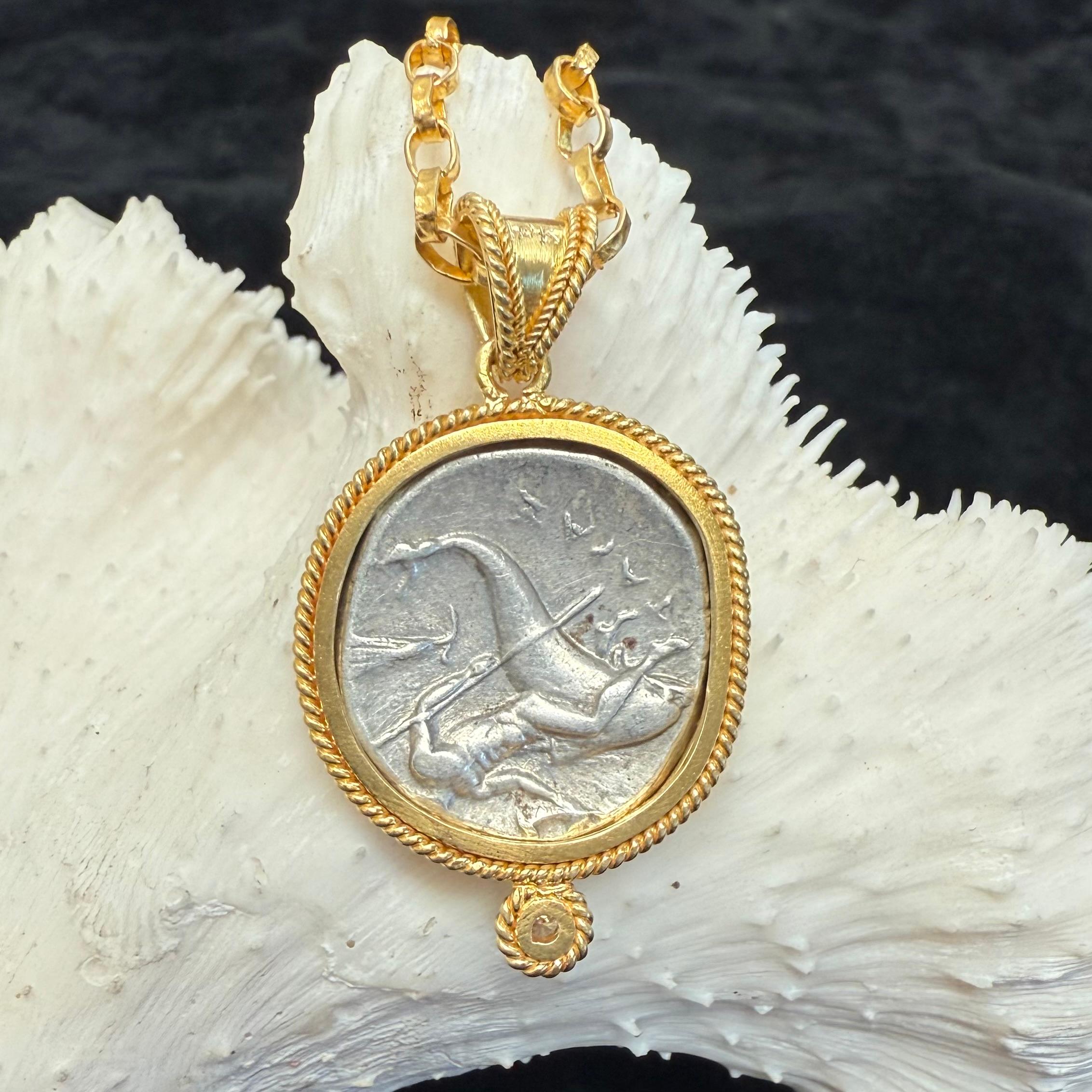Antike griechische 3. Jahrhundert v. Chr. Jugend auf Pferd Münze Diamant 18K Gold-Anhänger im Angebot 2