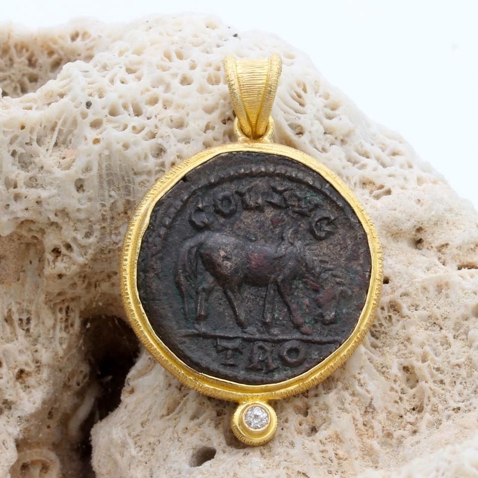 Pendentif en or 18K avec diamant et pièce de monnaie grecque ancienne du IIIe siècle en forme de cheval Neuf - En vente à Soquel, CA