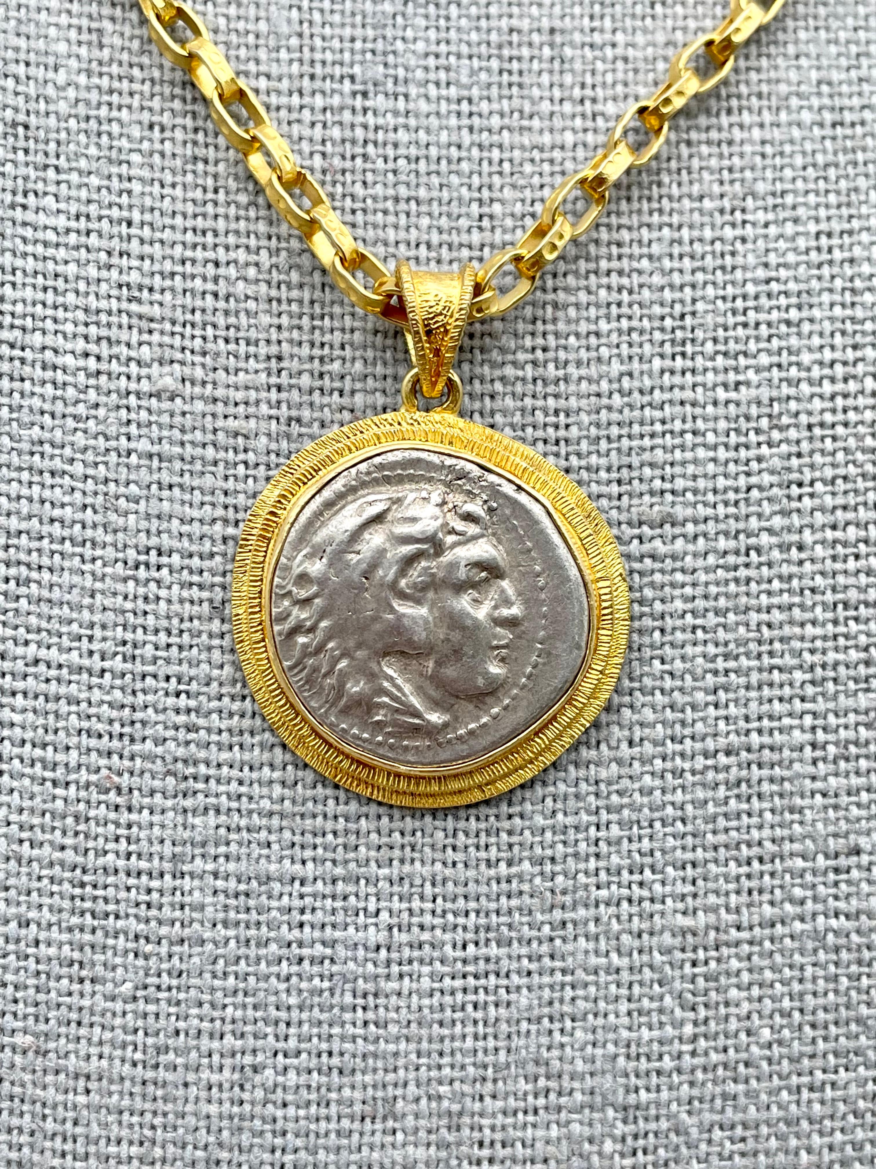 Pendentif en or 18 carats représentant Alexander la Grande pièce de la Grèce antique, 4e siècle avant J.-C. Unisexe en vente