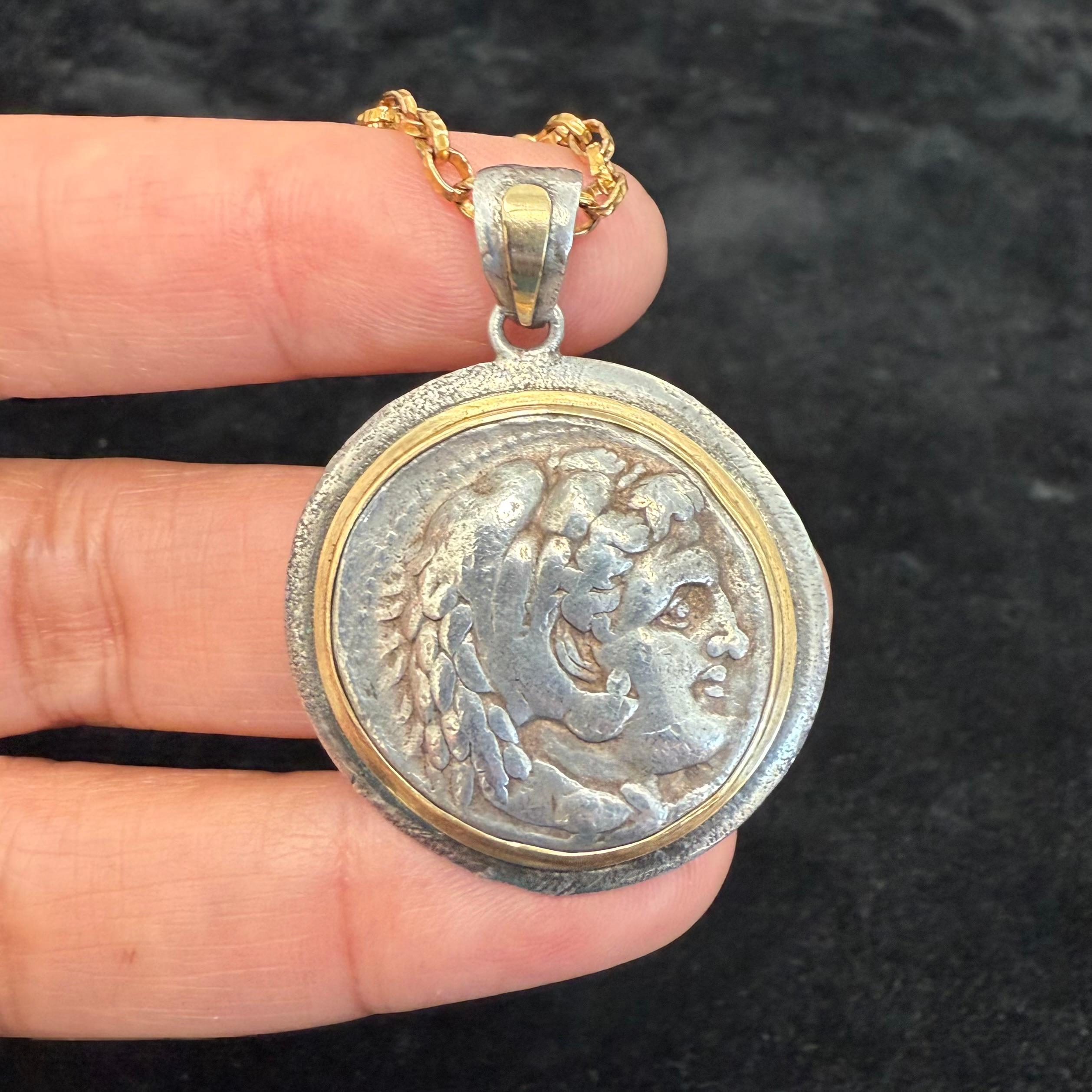Ancient Greek 4th Century BC Alexander the Great Coin Silver/18K Gold Pendant For Sale 3