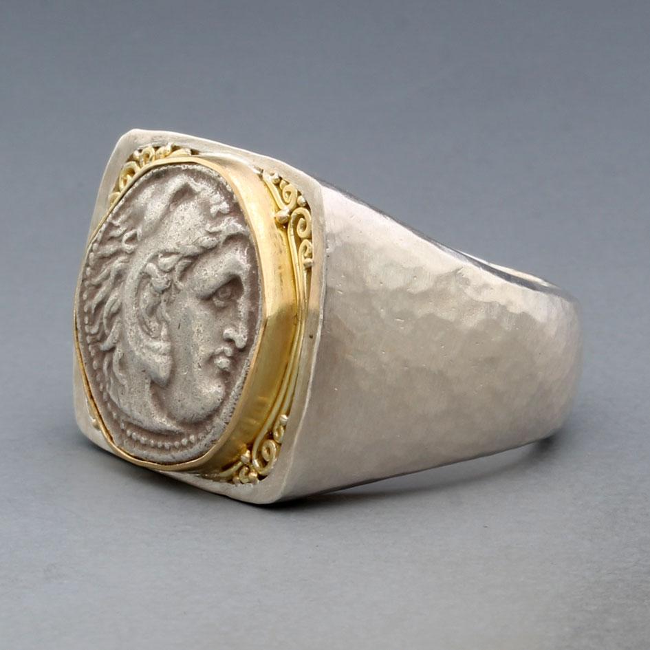 Greco classico Anello con moneta antica greca del IV secolo a.C. di Alexander il Grande, in argento e oro 18 carati in vendita