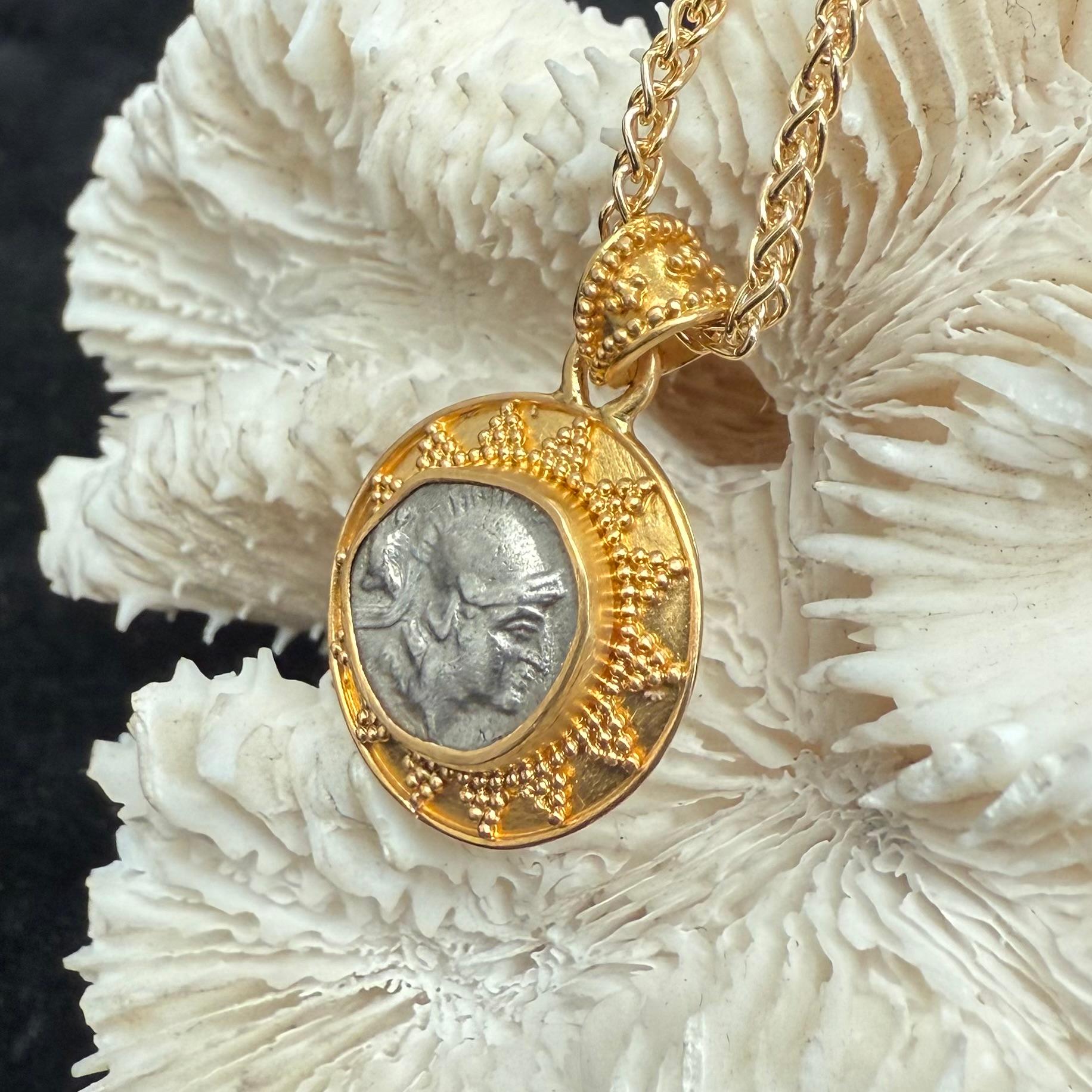 Pendentif en or 22K avec pièce de monnaie Athéna de l'Antiquité grecque du 4e siècle avant J.-C. en vente 6