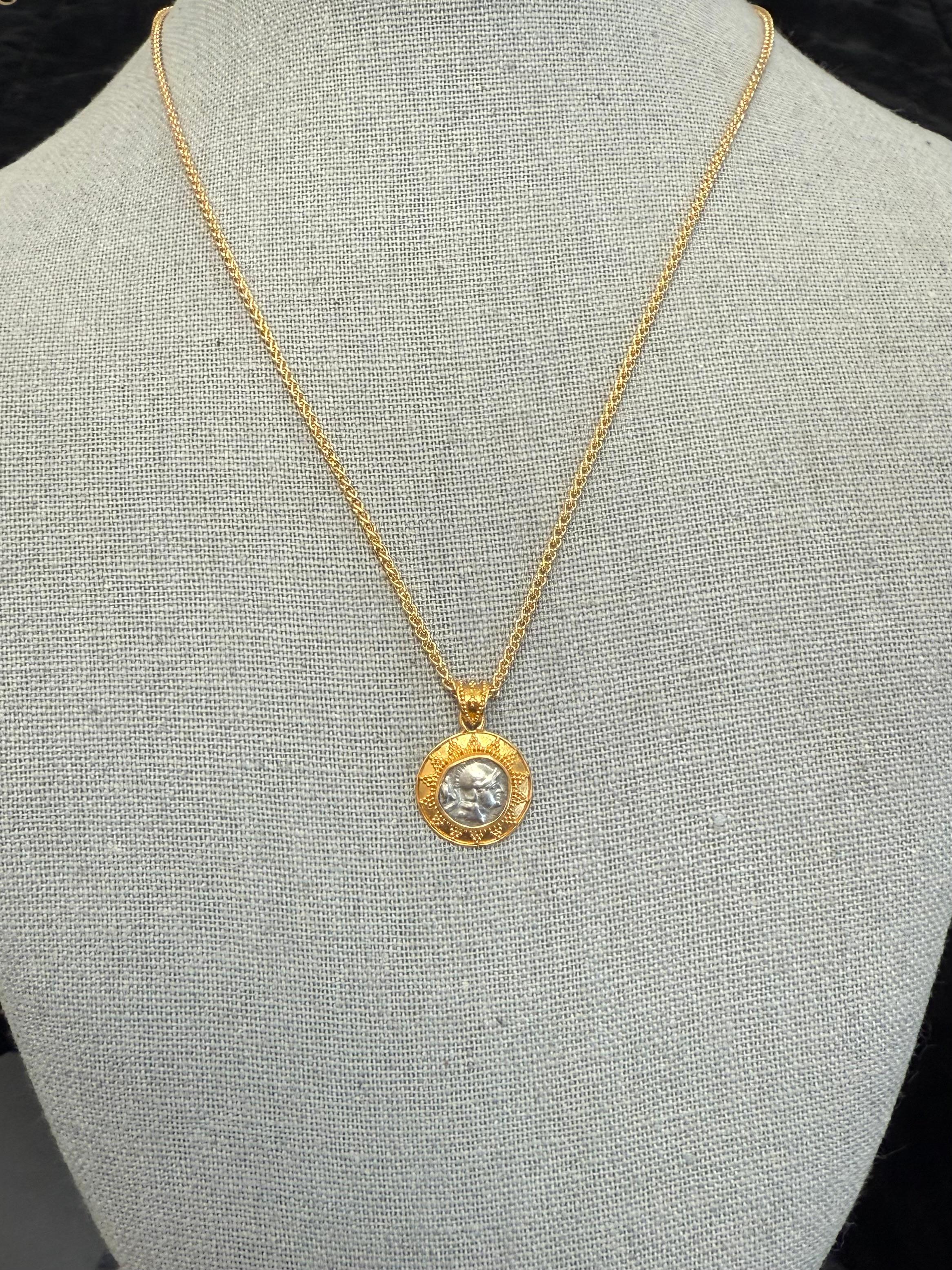 Pendentif en or 22K avec pièce de monnaie Athéna de l'Antiquité grecque du 4e siècle avant J.-C. en vente 7