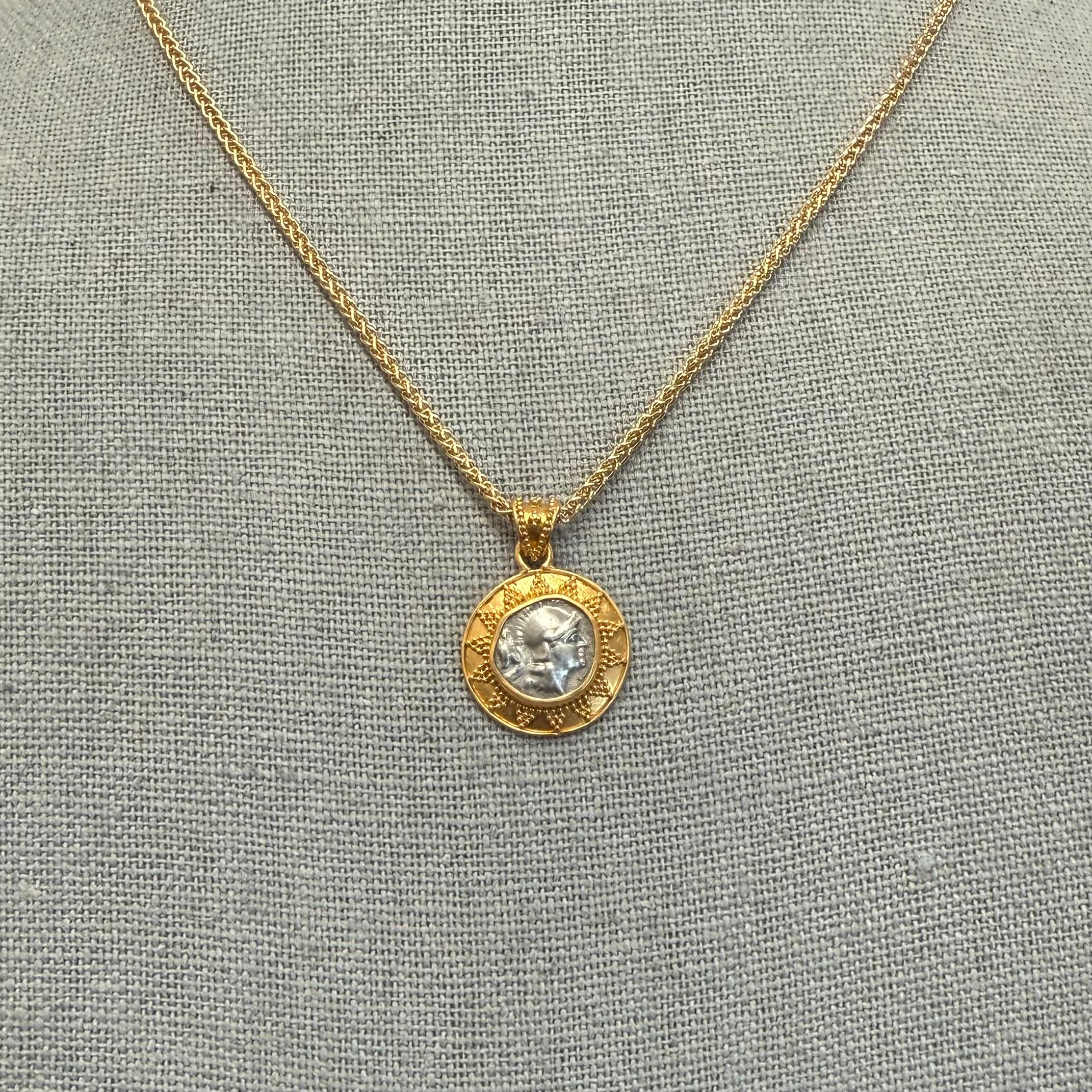 Grec classique Pendentif en or 22K avec pièce de monnaie Athéna de l'Antiquité grecque du 4e siècle avant J.-C. en vente