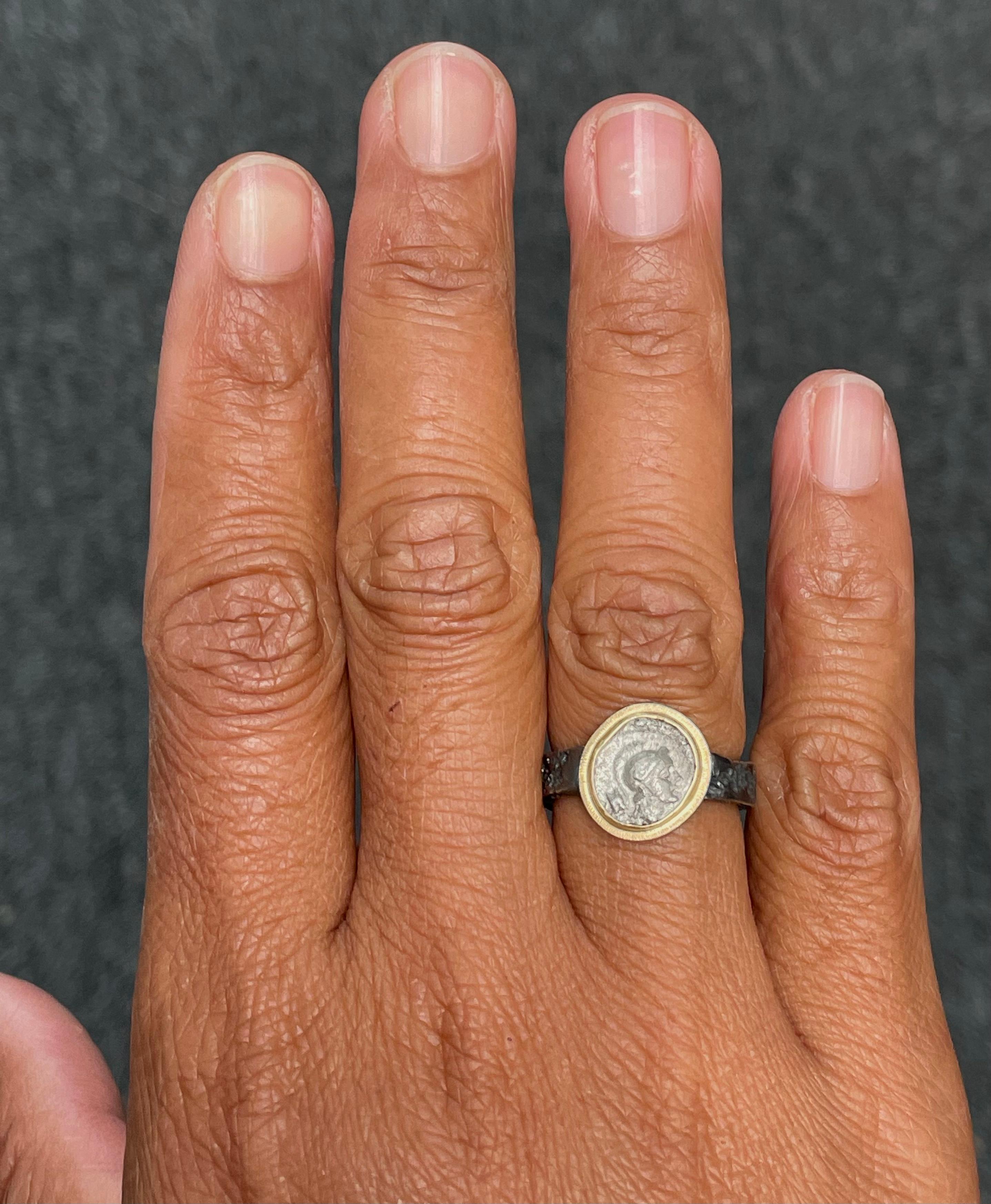 Antike griechische Athena-Münze aus dem 4. Jahrhundert v. Chr., oxidiertes Silber/18K Goldring im Zustand „Neu“ in Soquel, CA