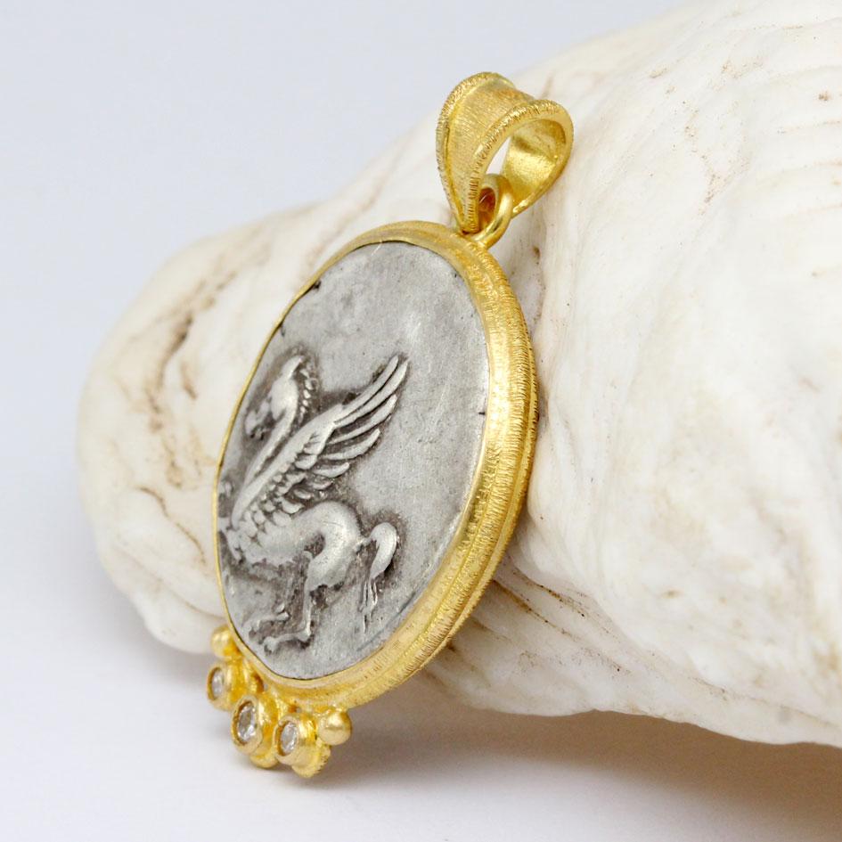 Ancient Greek 4th Century Bc Corinth Pegasus Coin Diamonds 18k Gold Pendant In New Condition For Sale In Soquel, CA