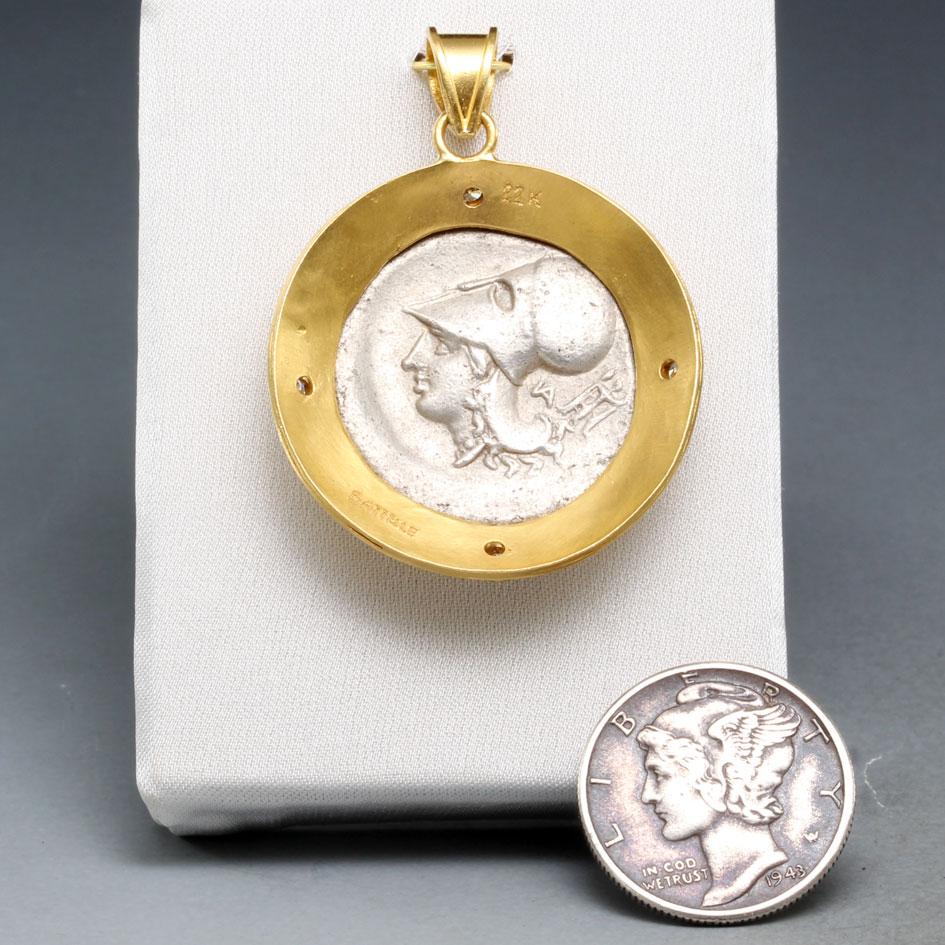 Pendentif en or 22K de l'ancienne Grèce du IVe siècle av. J.-C. Corinthe Pegasus Coin Diamants en vente 5