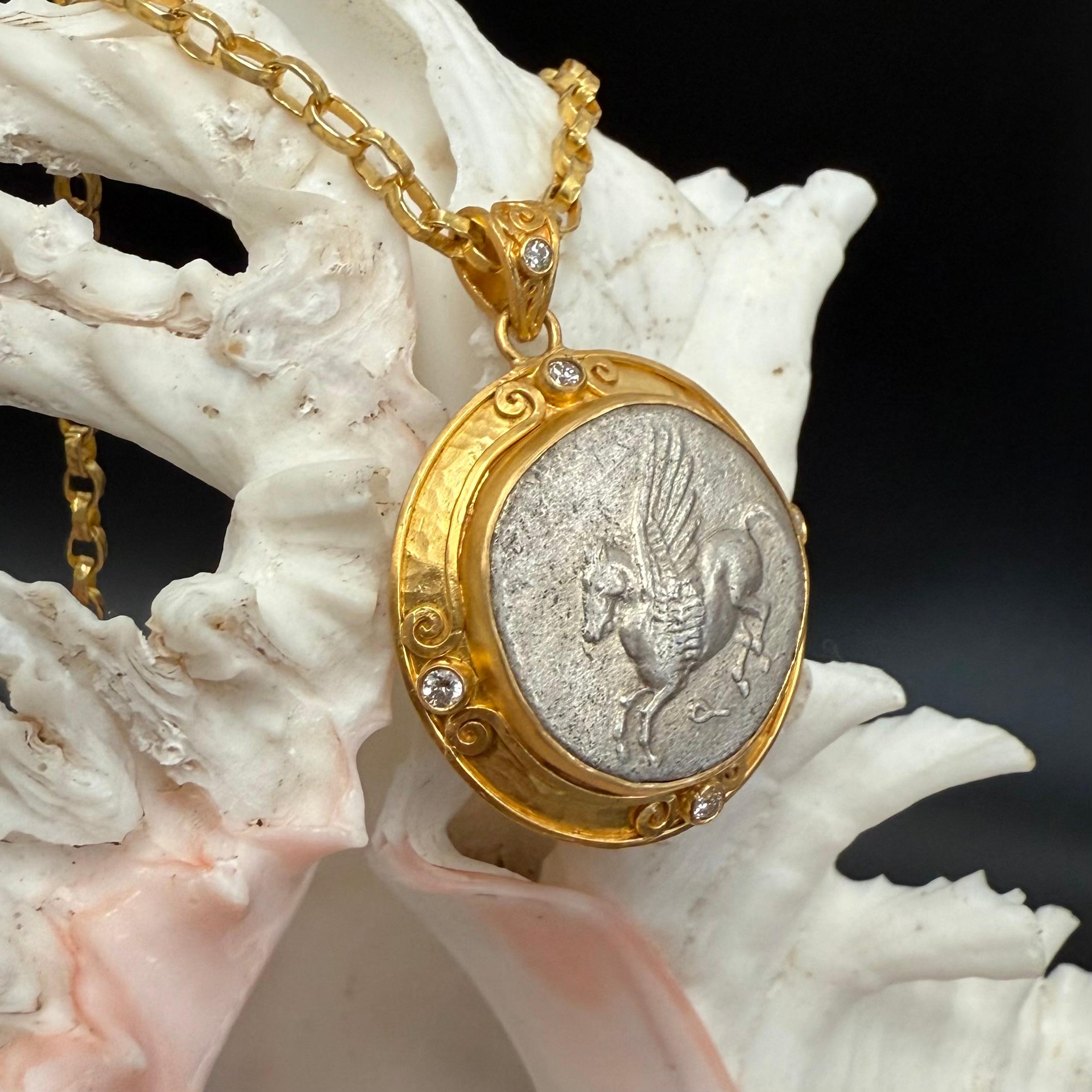 Pendentif en or 22K de l'ancienne Grèce du IVe siècle av. J.-C. Corinthe Pegasus Coin Diamants en vente 2
