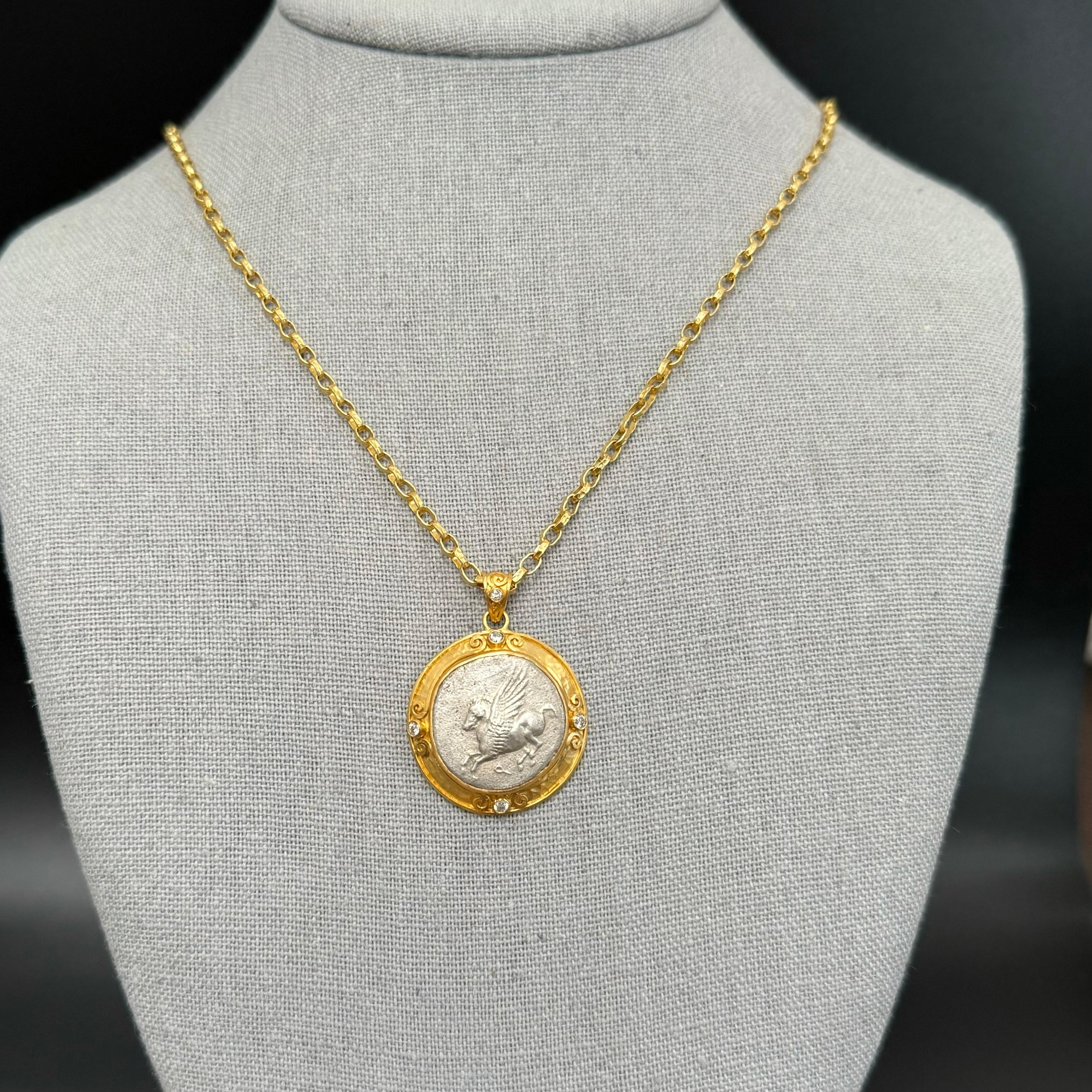 Pendentif en or 22K de l'ancienne Grèce du IVe siècle av. J.-C. Corinthe Pegasus Coin Diamants en vente 3