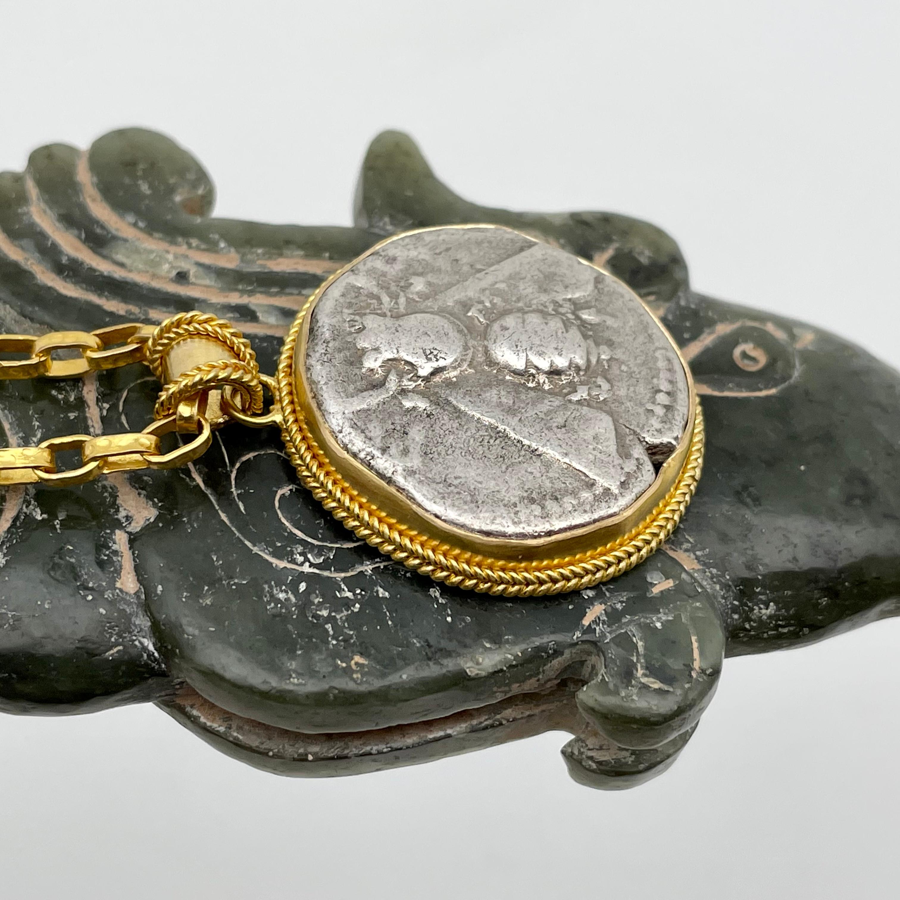 Antike griechische 4. Jahrhundert v. Chr. Ephesus Bienenmünze 18K Gold Anhänger  im Zustand „Neu“ im Angebot in Soquel, CA
