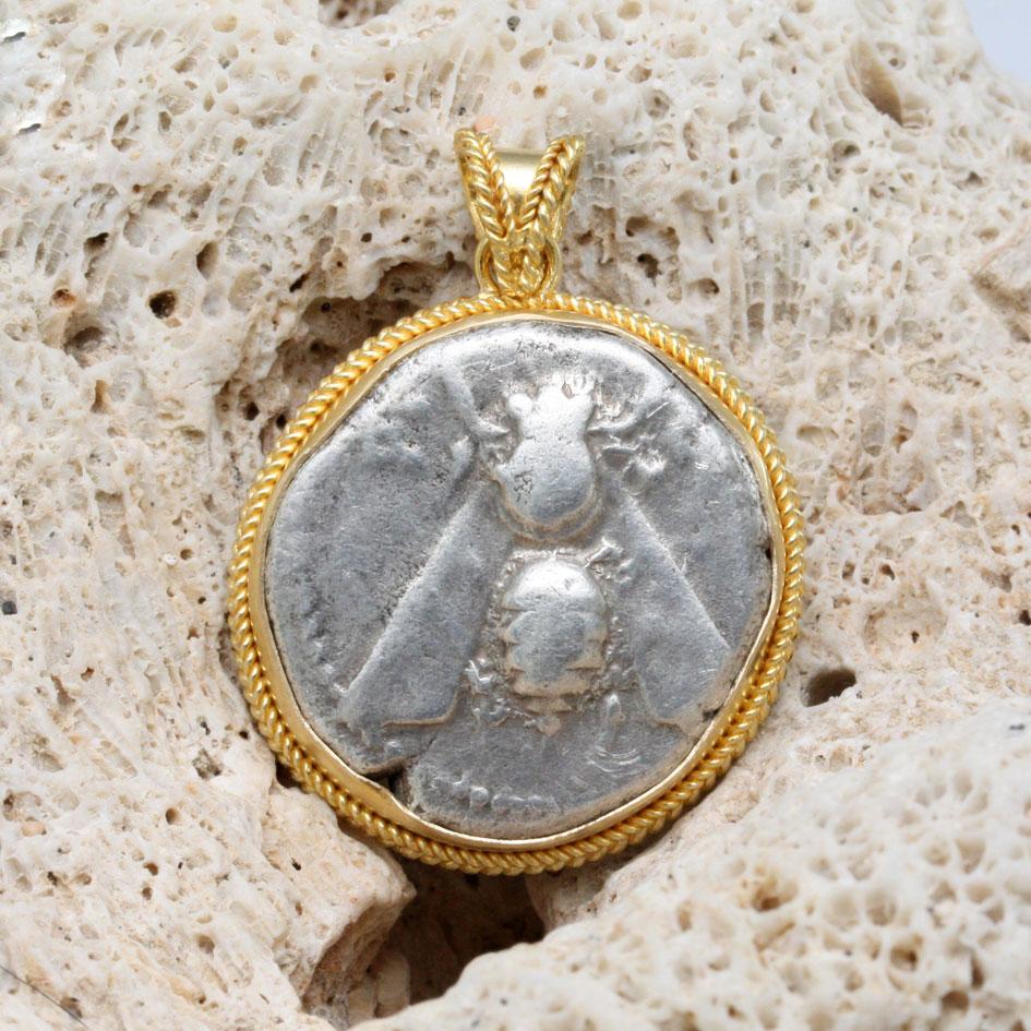Pendentif en or 18 carats en forme d'abeille de l'ancienne Grèce du 4e siècle avant J.-C. à Éphèse  en vente 2