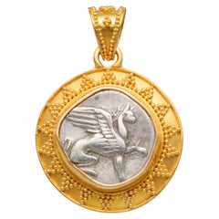 Pendentif en or 22 carats avec pièce de monnaie griffon de la Grèce antique du 4e siècle avant J.-C.