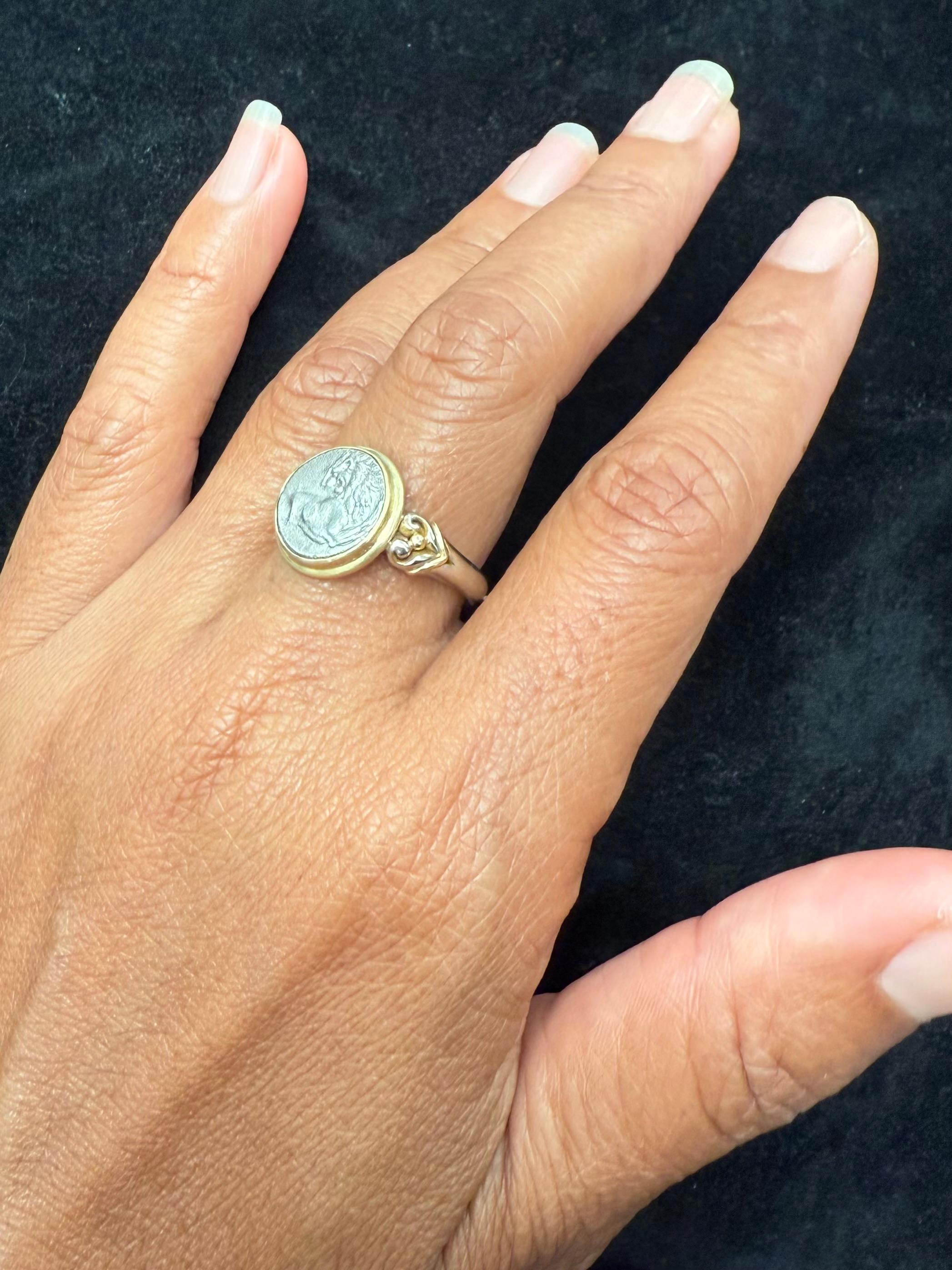 Grec classique Bague en or blanc 18 carats/14 carats en forme de lion de l'Antiquité grecque du 4e siècle avant J.-C. en vente