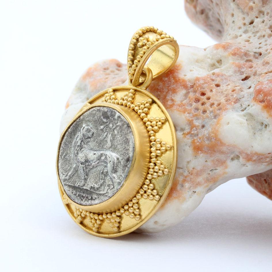 Antike griechische Löwenmünze aus dem 4. Jahrhundert v. Chr. 22K Gold-Anhänger (Klassisch-griechisch) im Angebot
